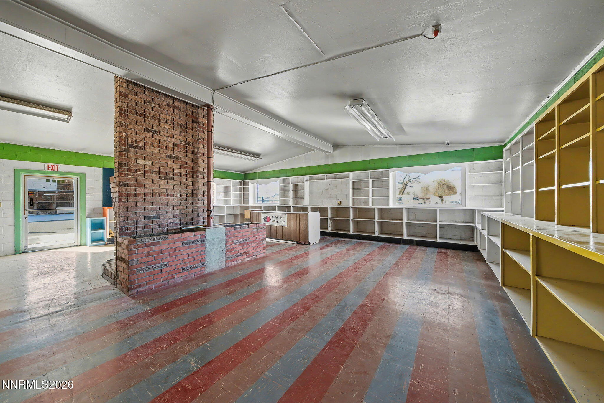 702 S Main Street Property Photo 3
