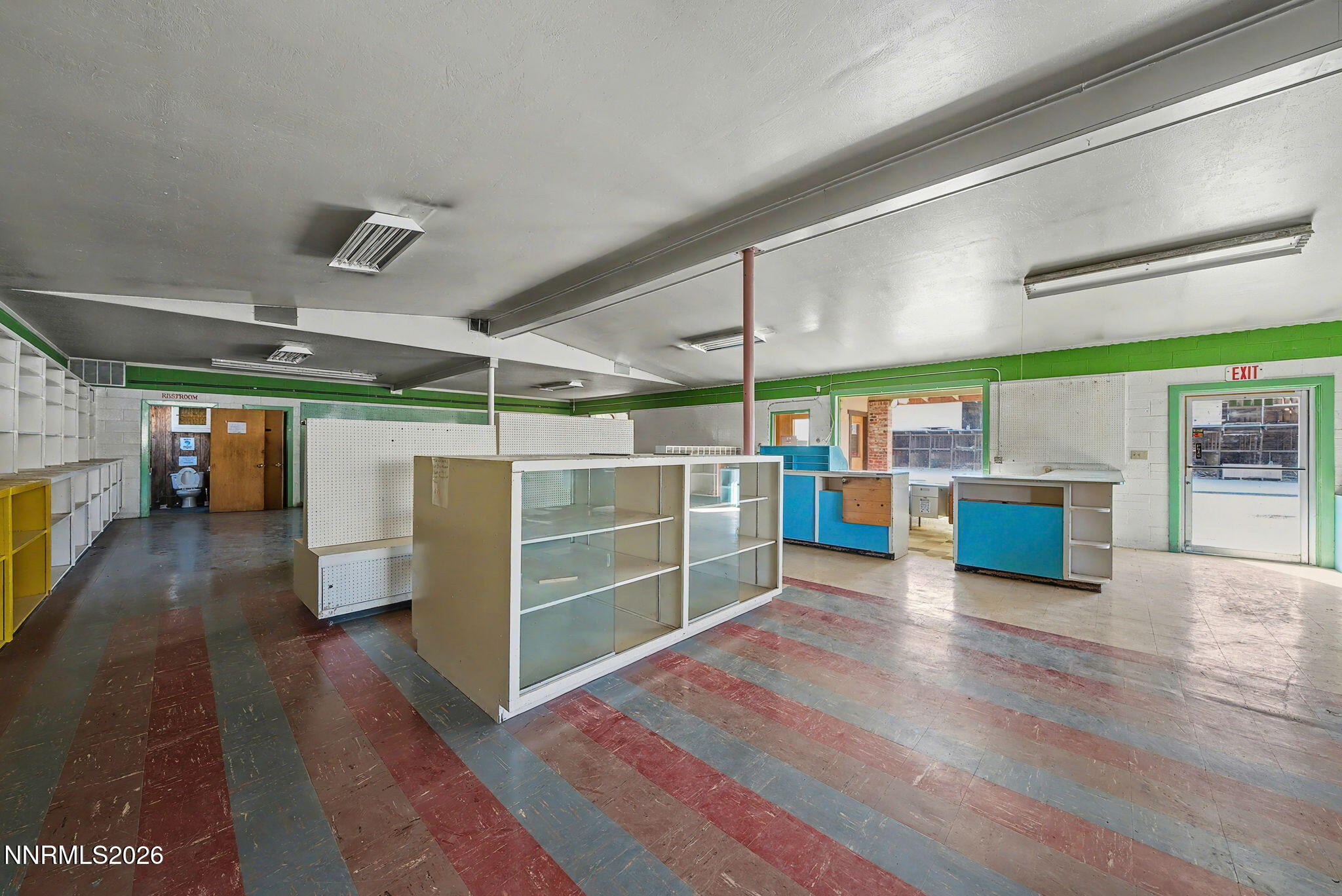 702 S Main Street Property Photo 4