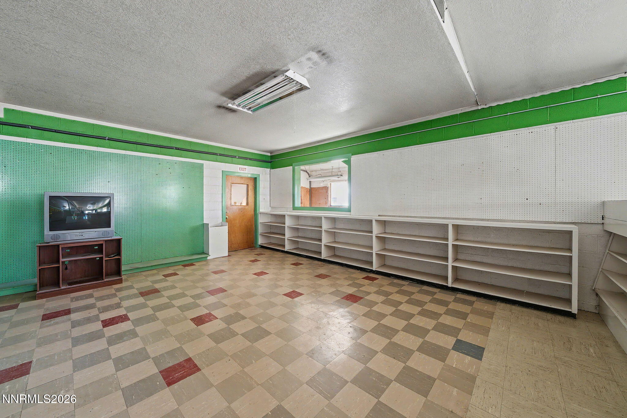 702 S Main Street Property Photo 15