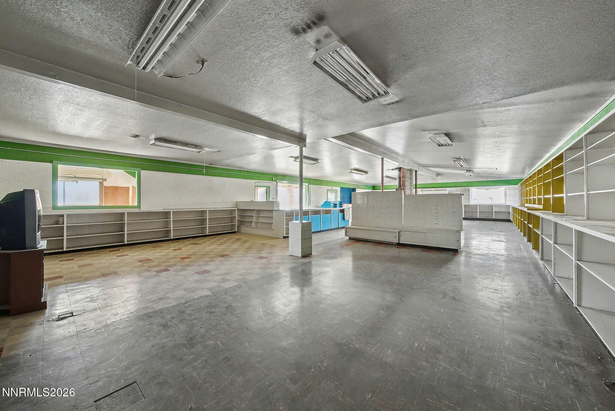 702 S Main Street Property Photo 16