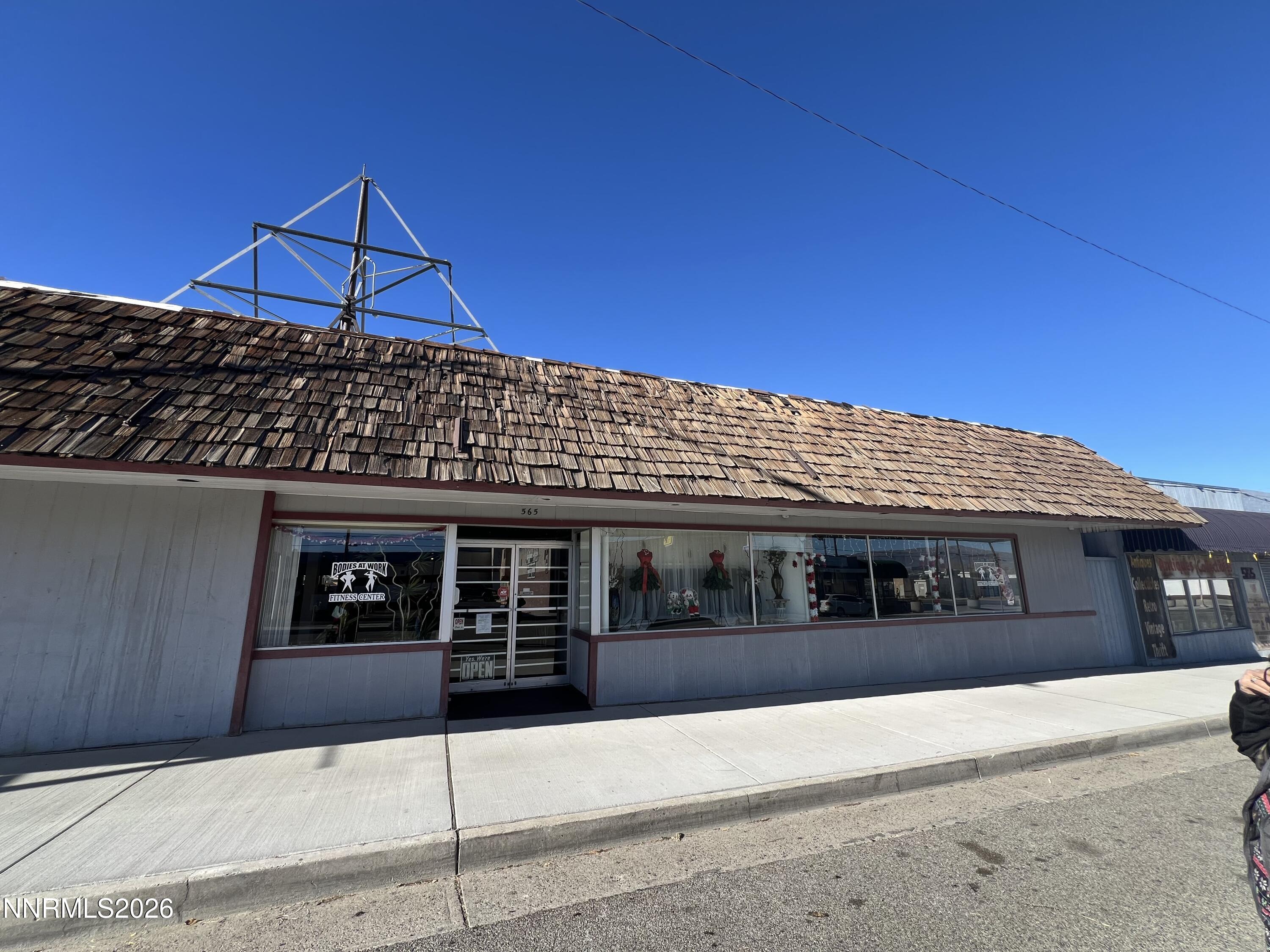 565 E Street Property Photo 1