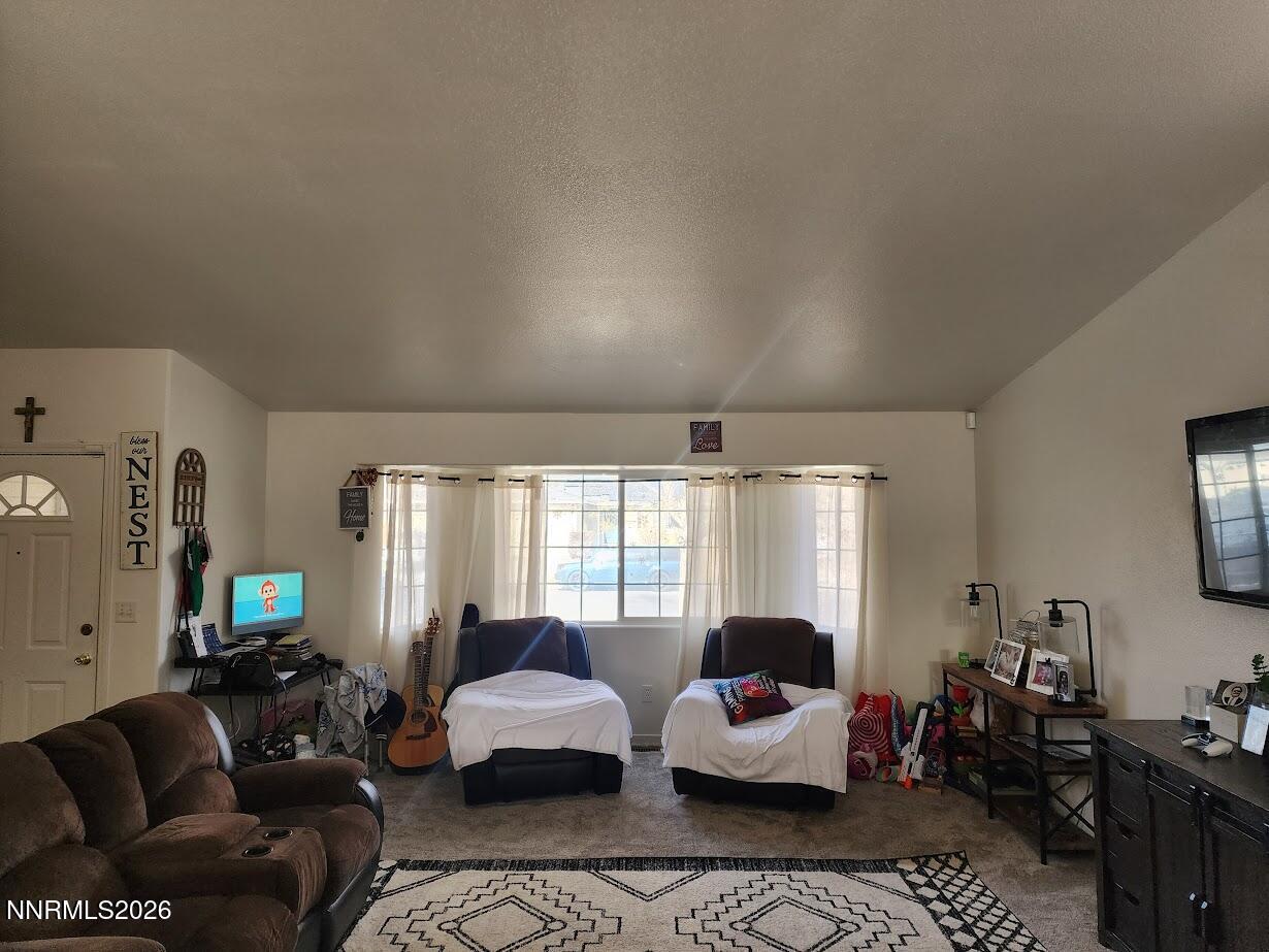 605 Nader Way Property Photo 6