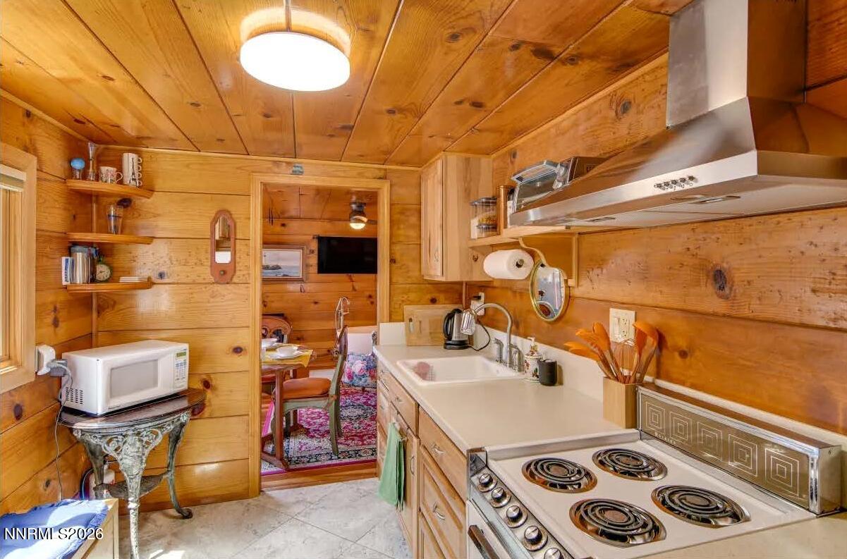212 Lyons Avenue Property Photo 4