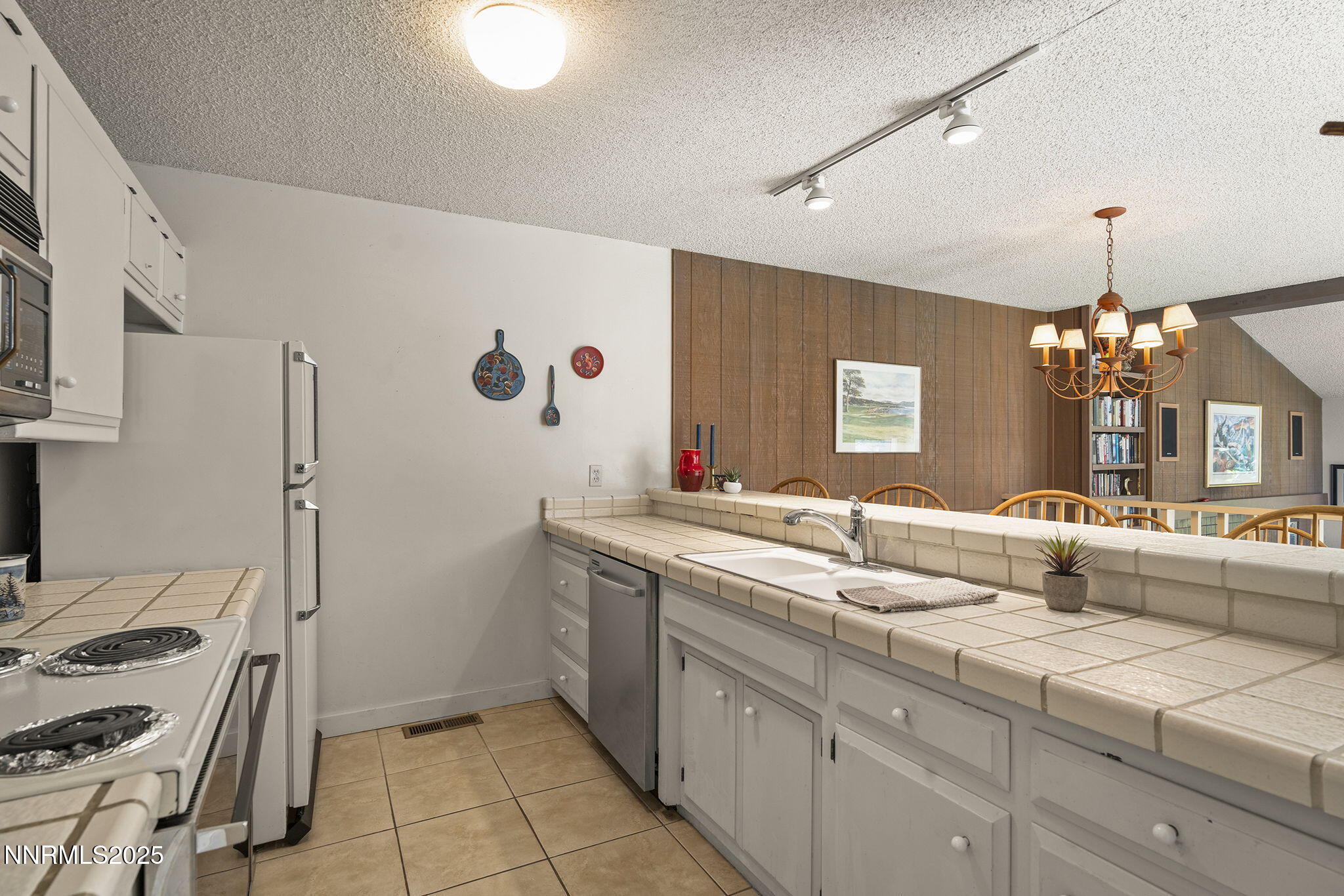 954 Fairway Boulevard # 4 Property Photo 20