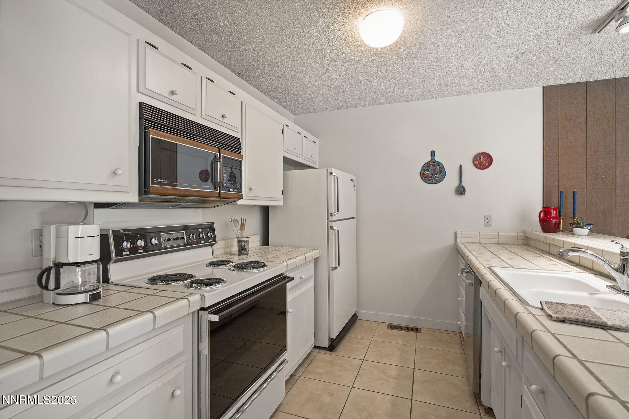 954 Fairway Boulevard # 4 Property Photo 21