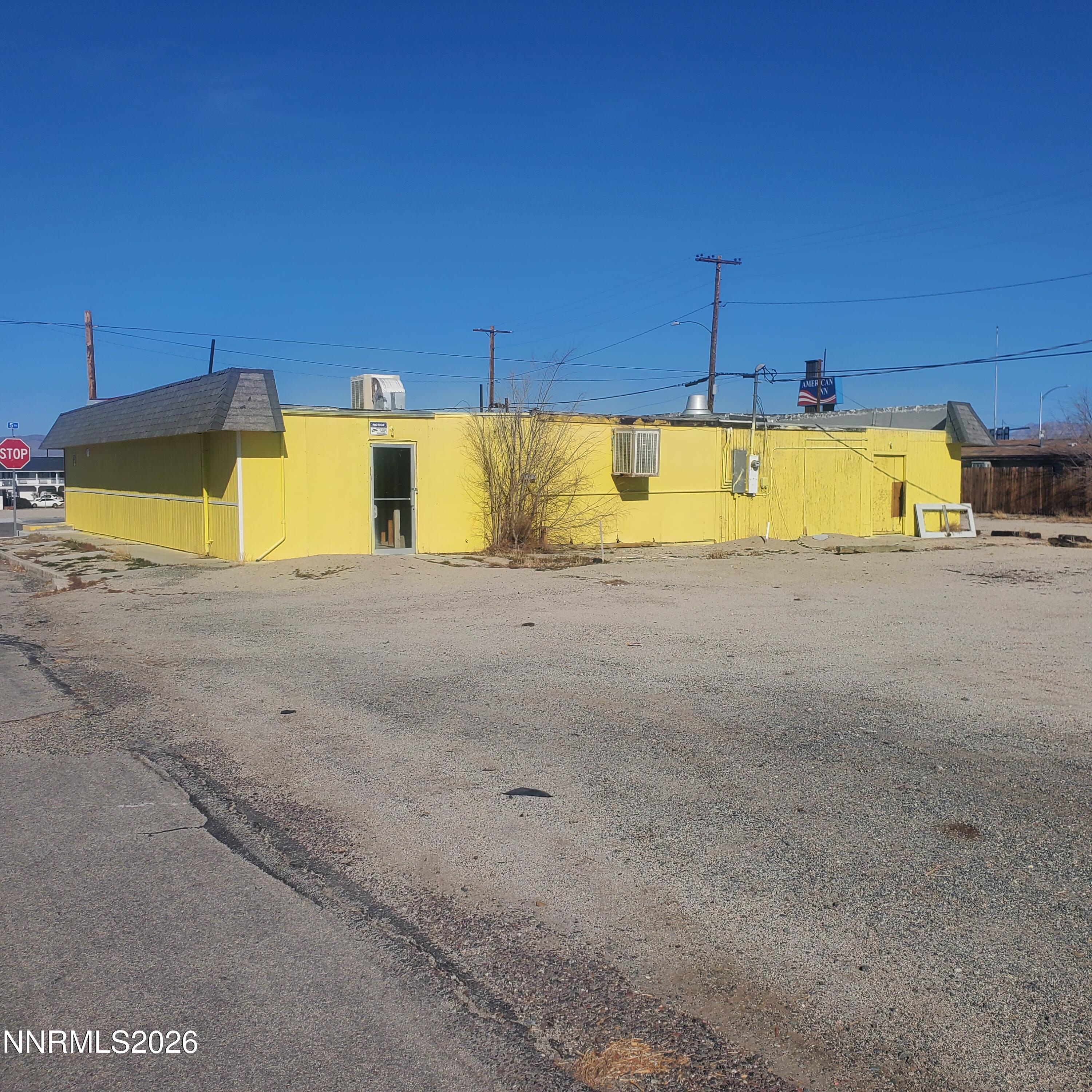 1302 E 5th Street Property Photo 3