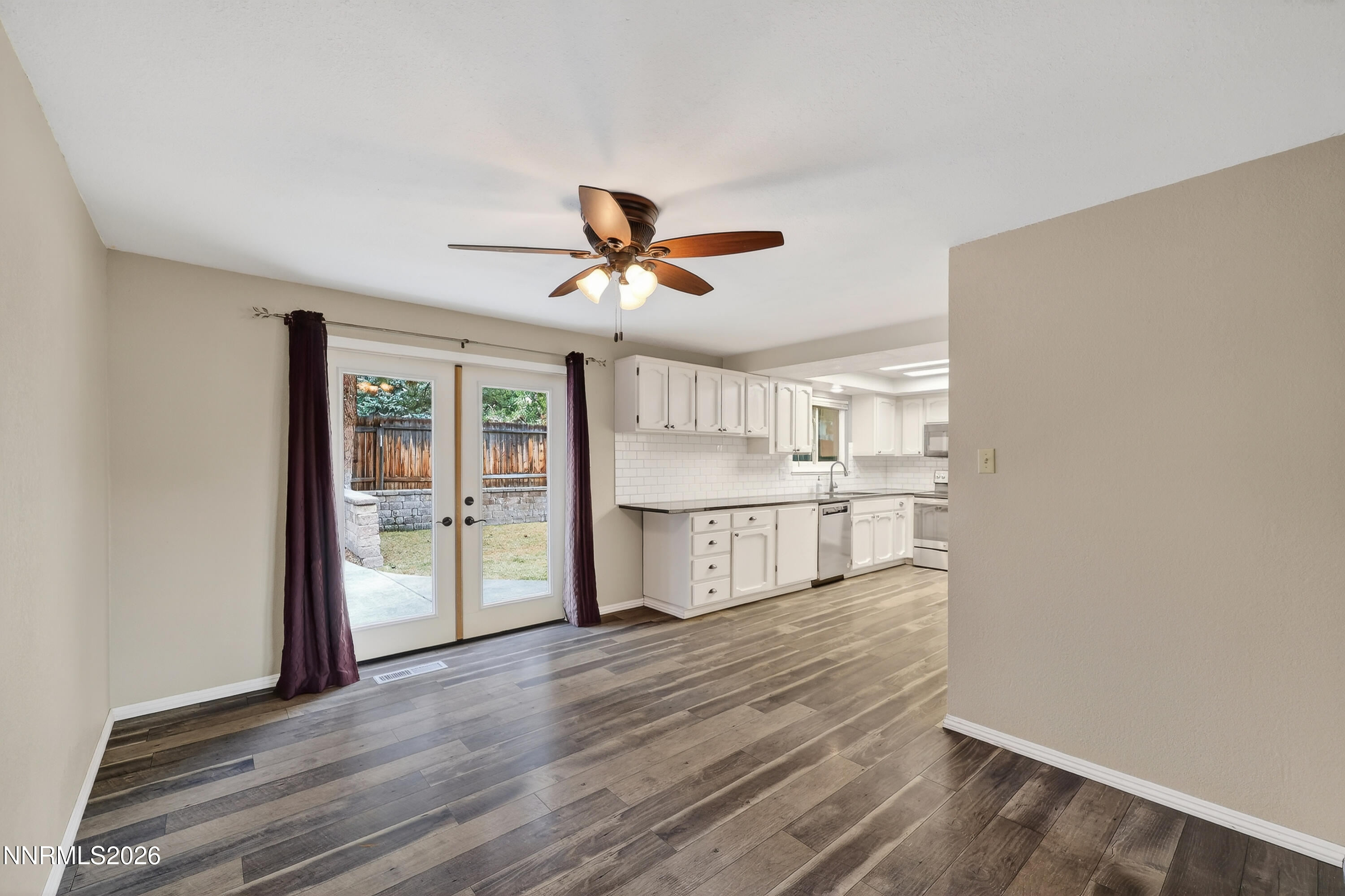 8211 Dixon Lane Property Photo 11