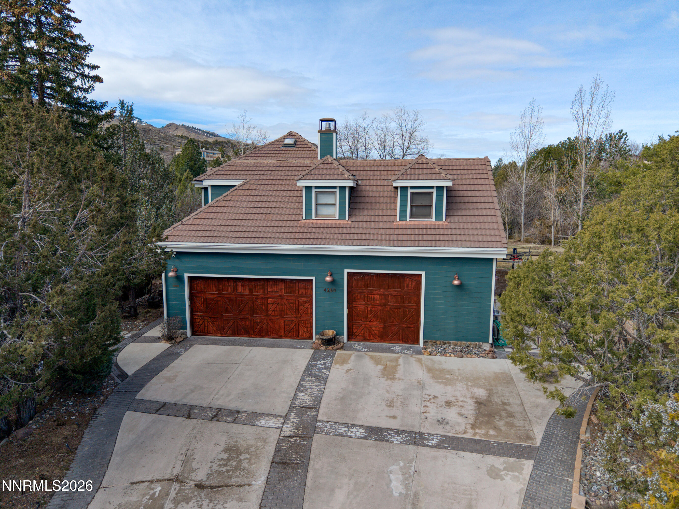4260 Longknife Road Property Photo 2