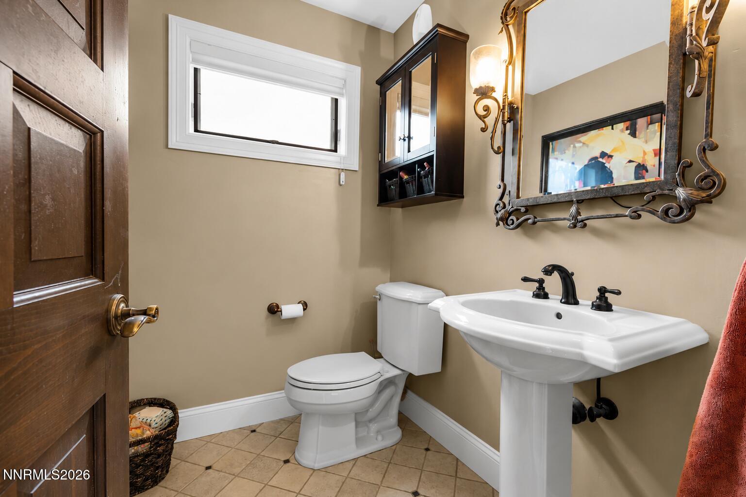 4260 Longknife Road Property Photo 10
