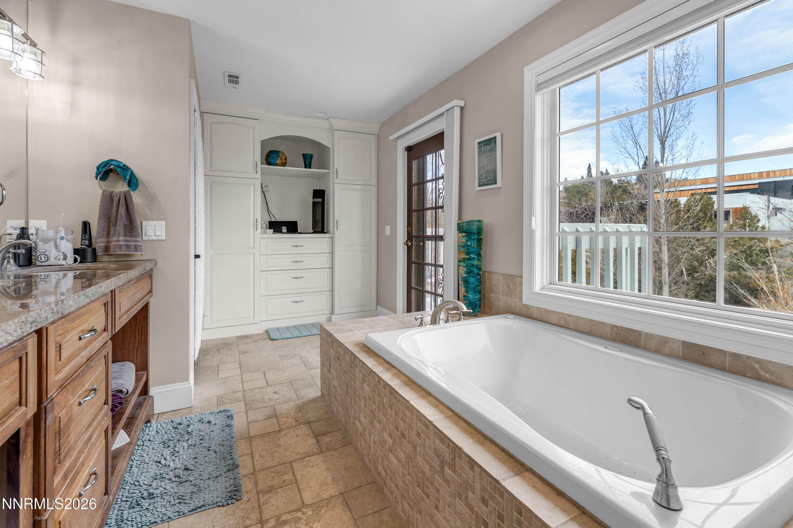 4260 Longknife Road Property Photo 37