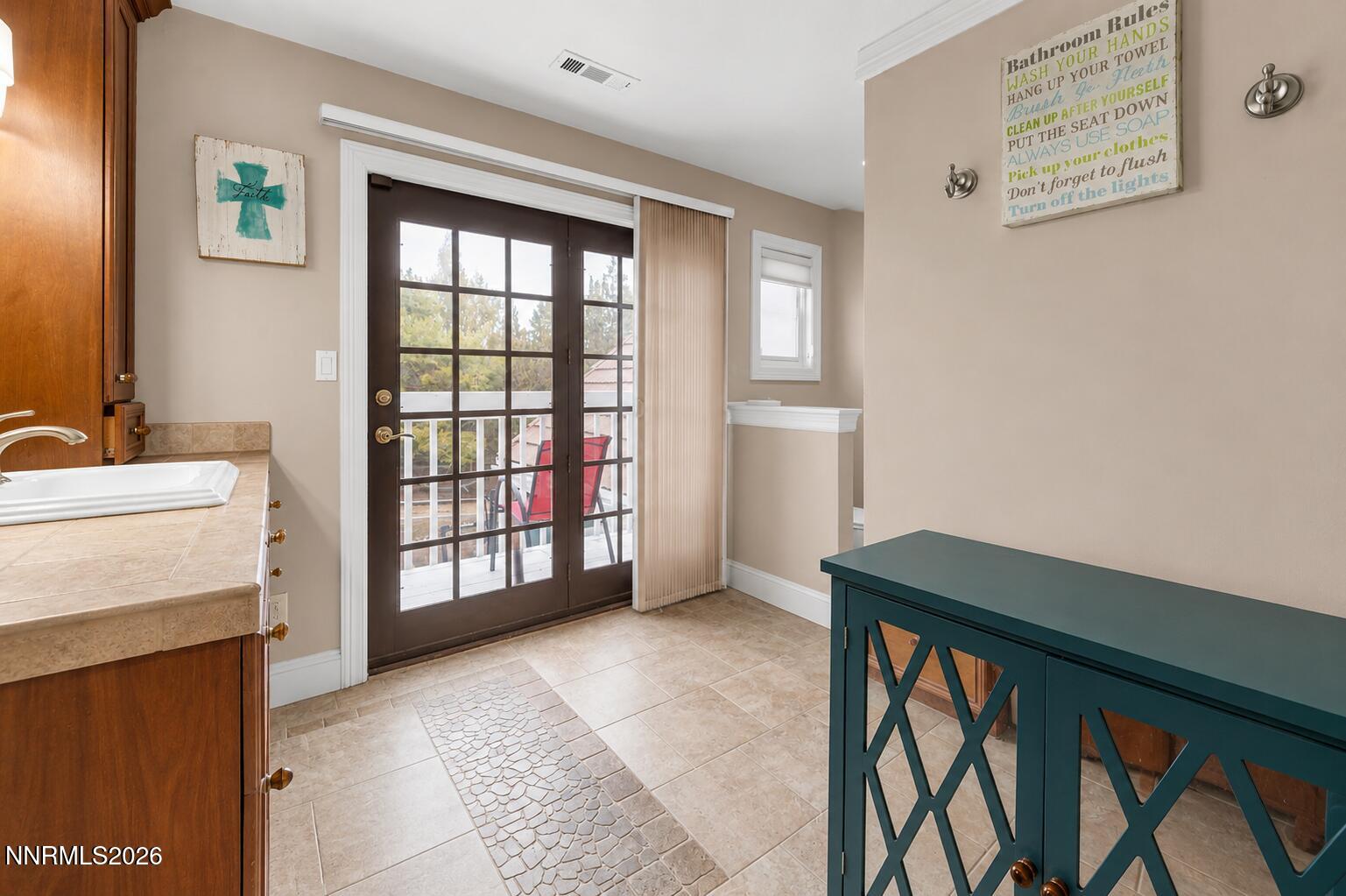 4260 Longknife Road Property Photo 40