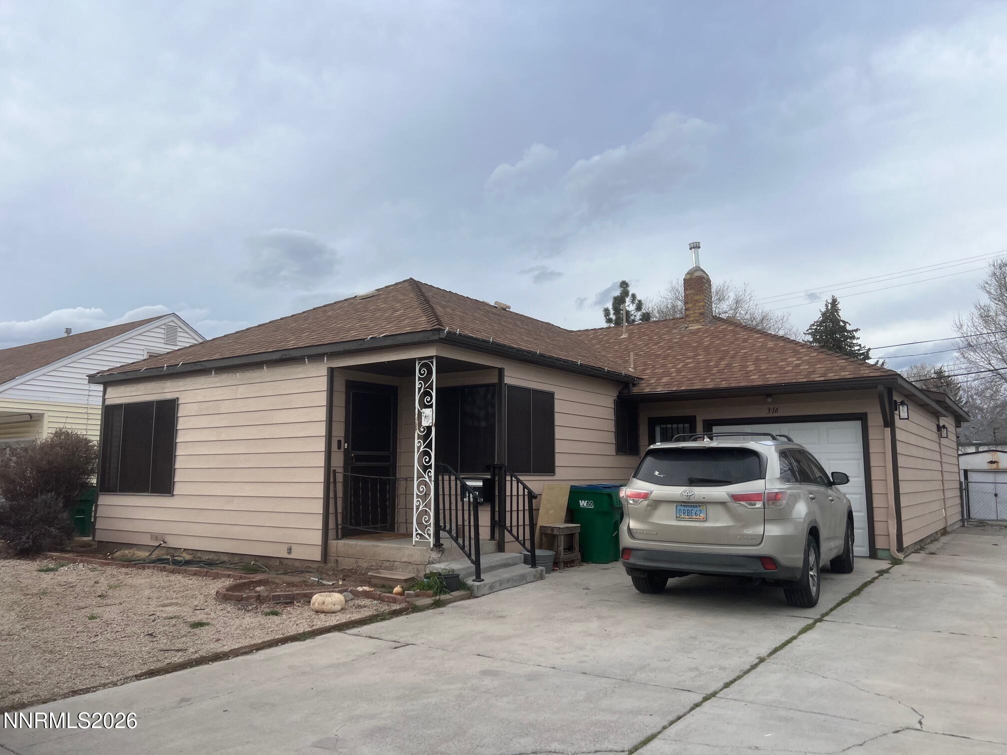 316 Prater Way Property Photo 1