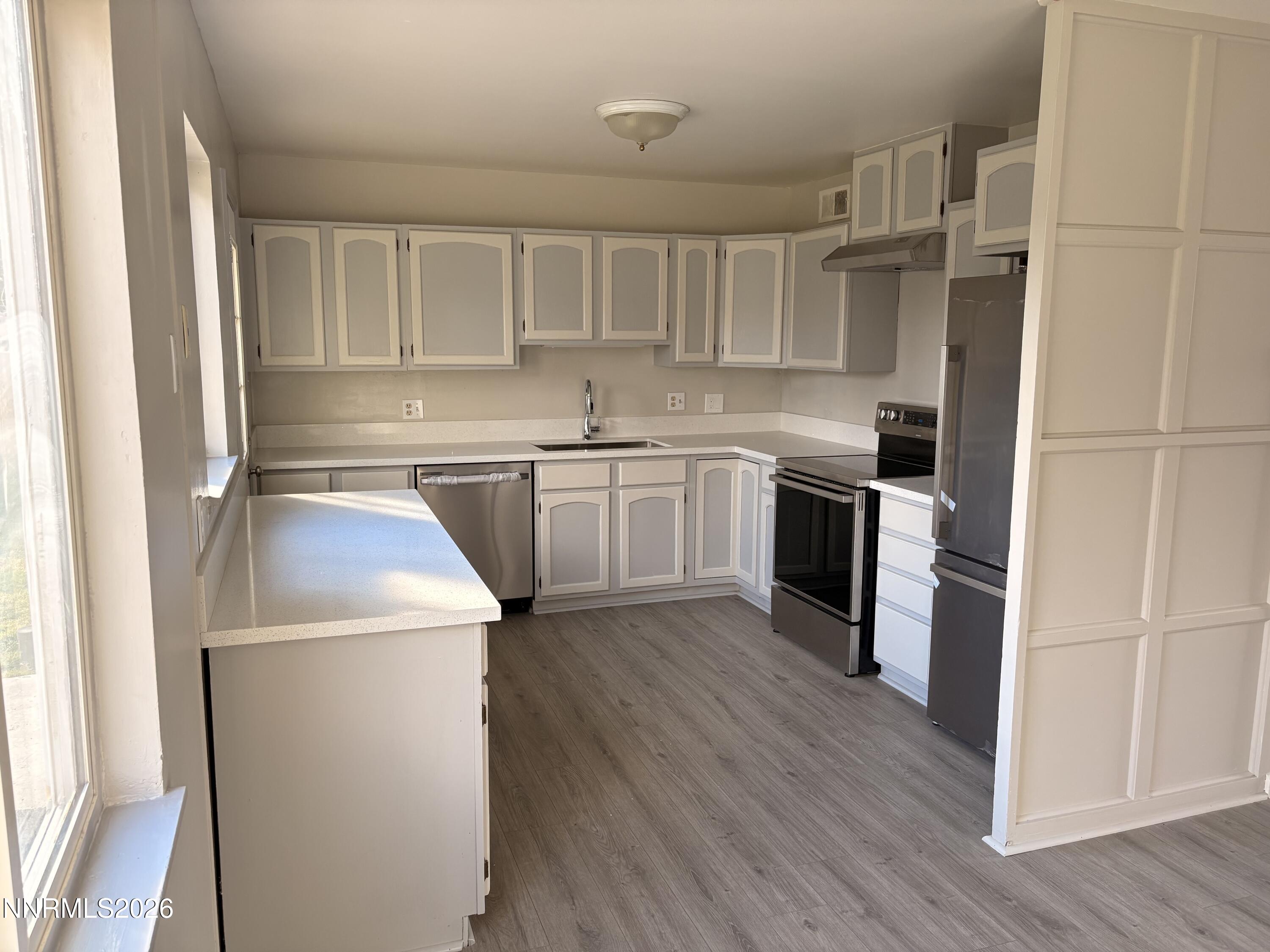 1125 Dodson Way Property Photo 3
