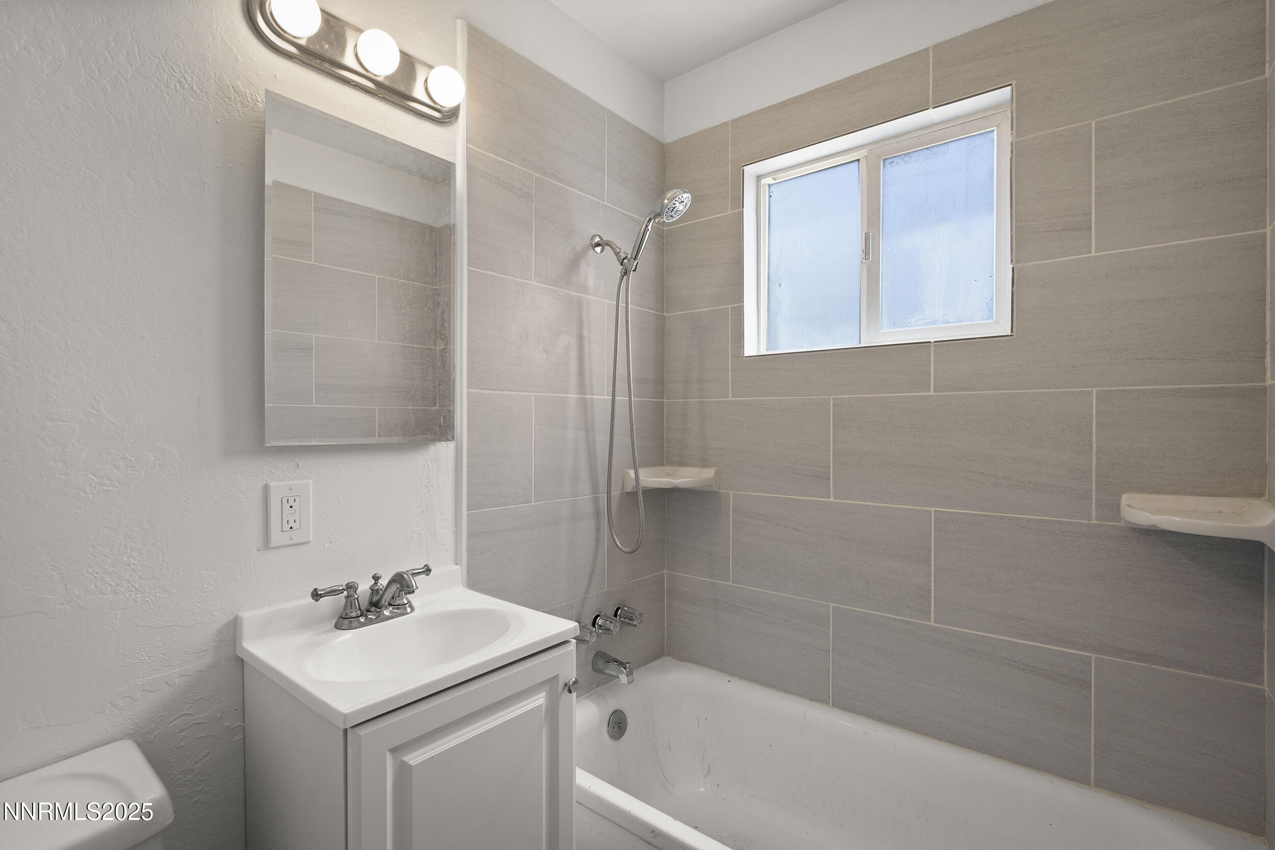 1125 Dodson Way Property Photo 13