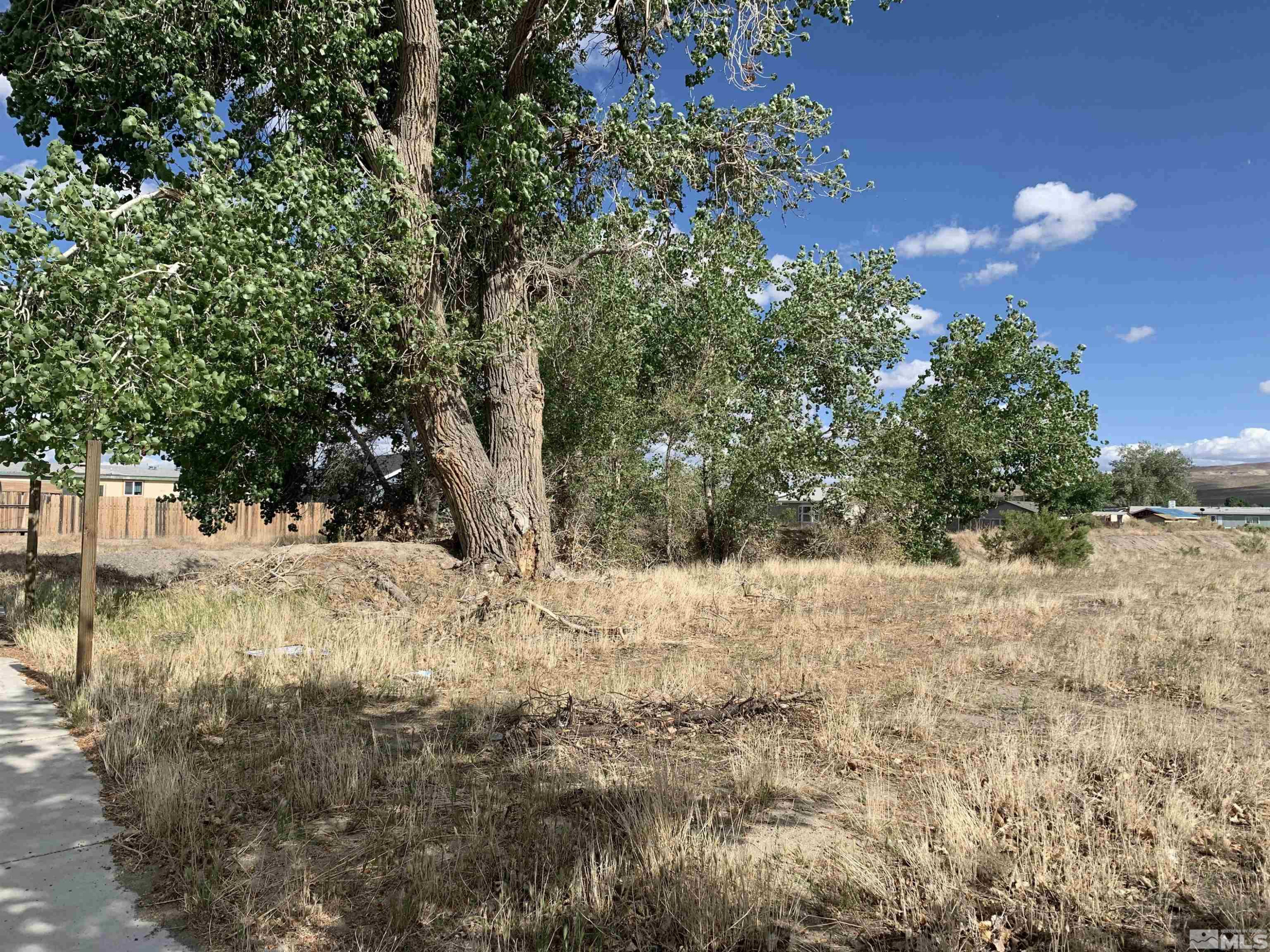 698 Jenny's Lane Property Photo 2