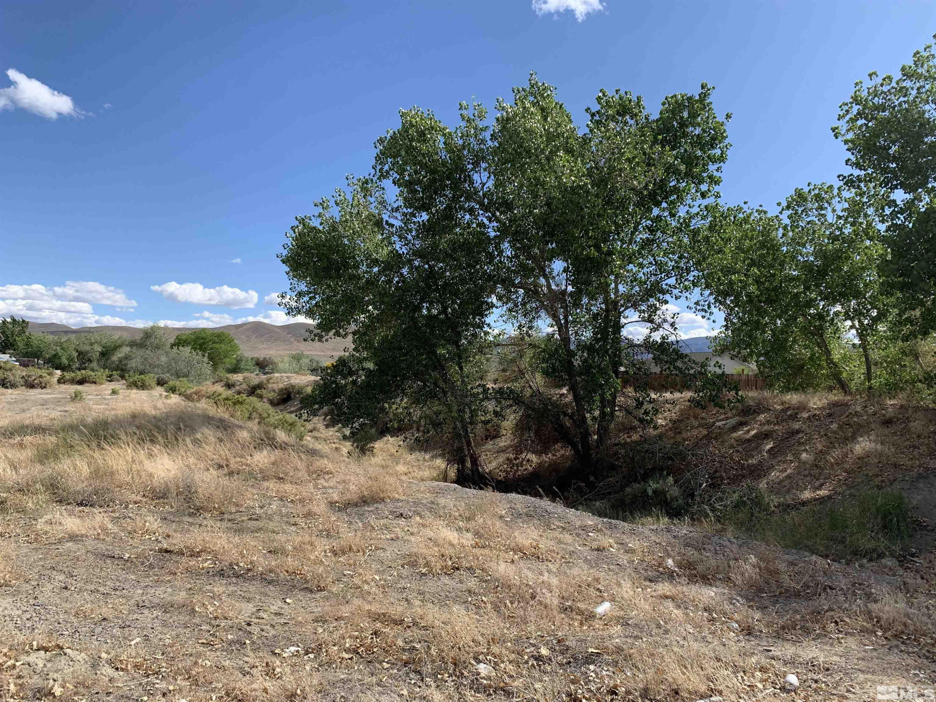 698 Jenny's Lane Property Photo 4