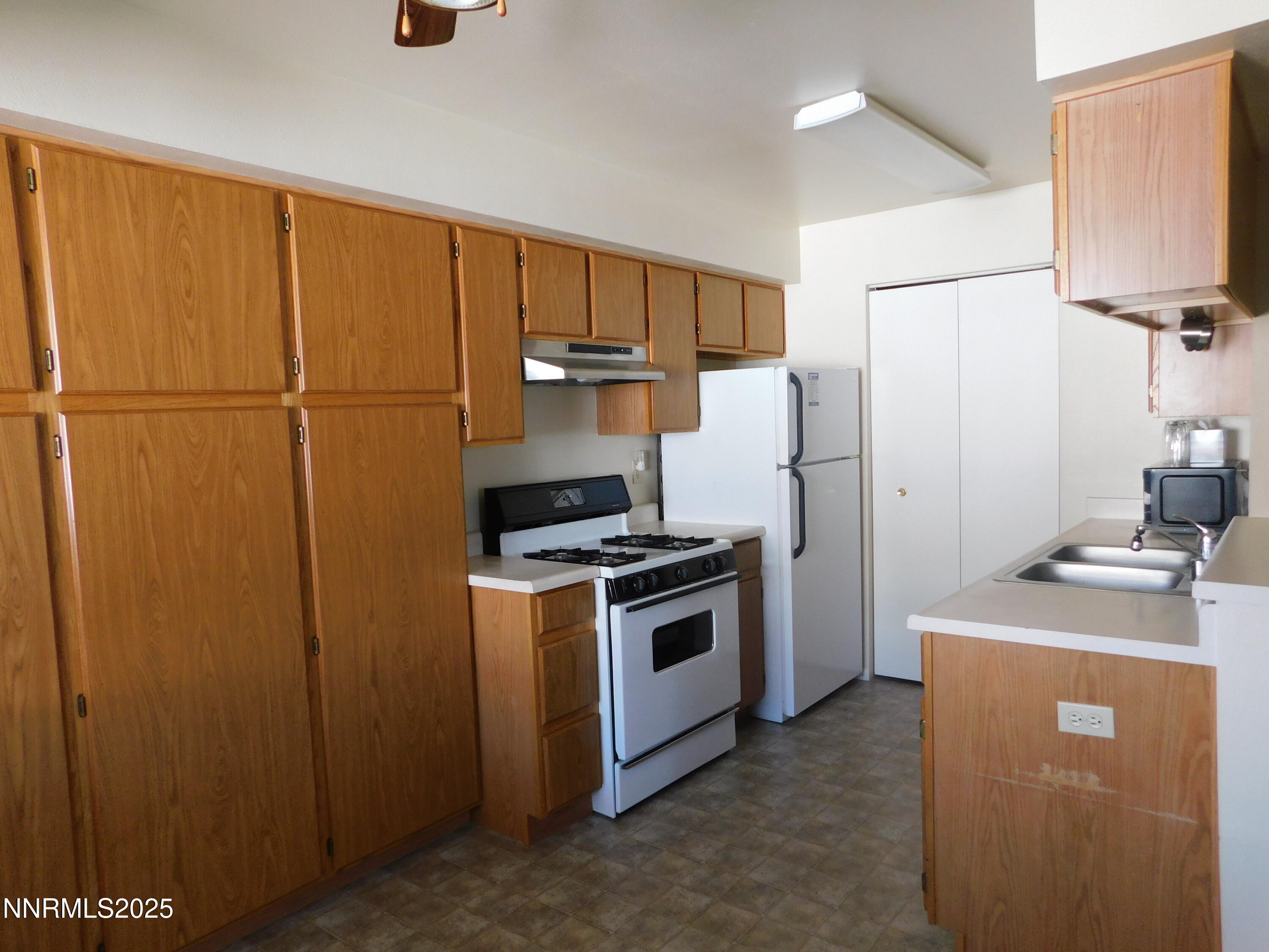240 Serpa Place Property Photo 5