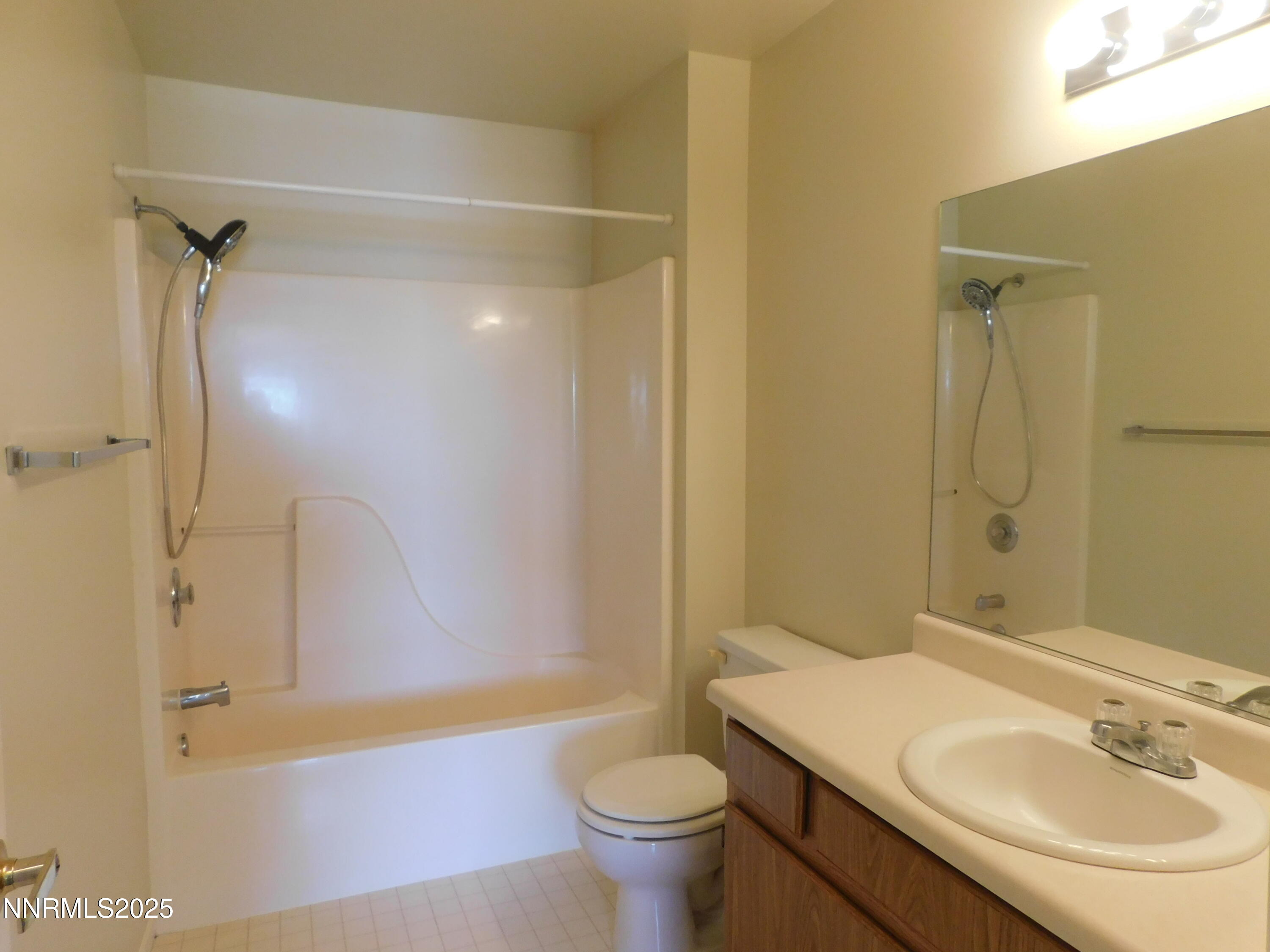 240 Serpa Place Property Photo 9