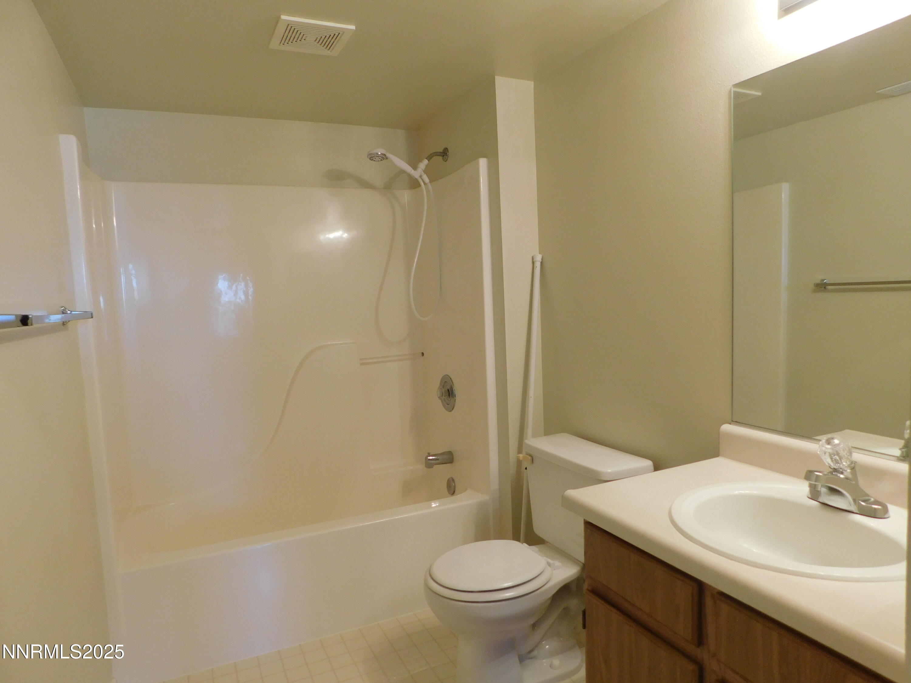 240 Serpa Place Property Photo 10