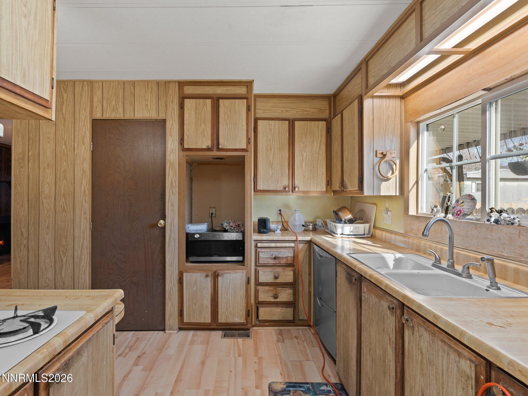 7 Esther Circle Property Photo 4
