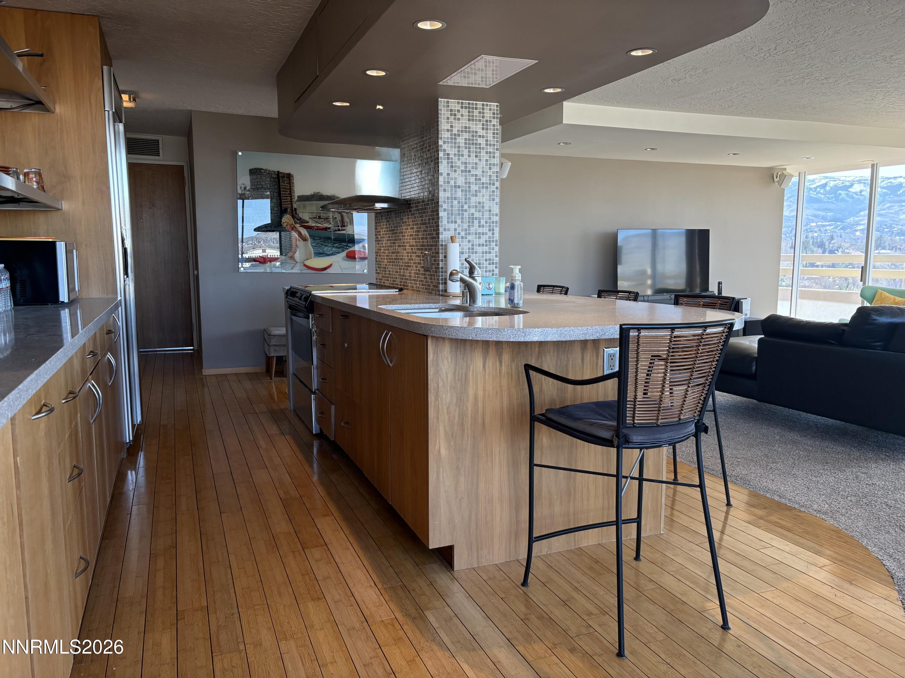 100 N Arlington Avenue 8 J Property Photo 6