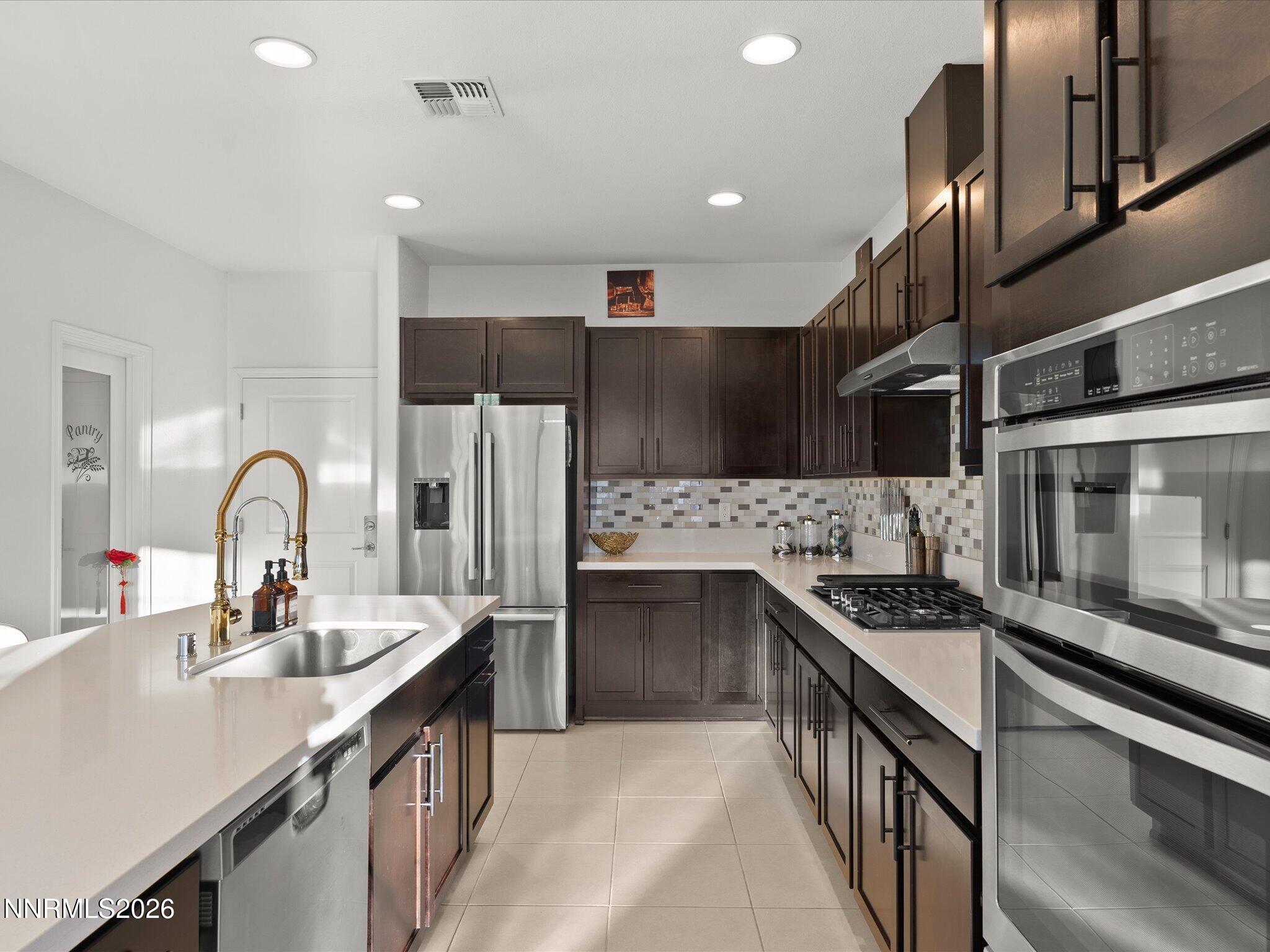 9803 Ash Meadow Drive Property Photo 13