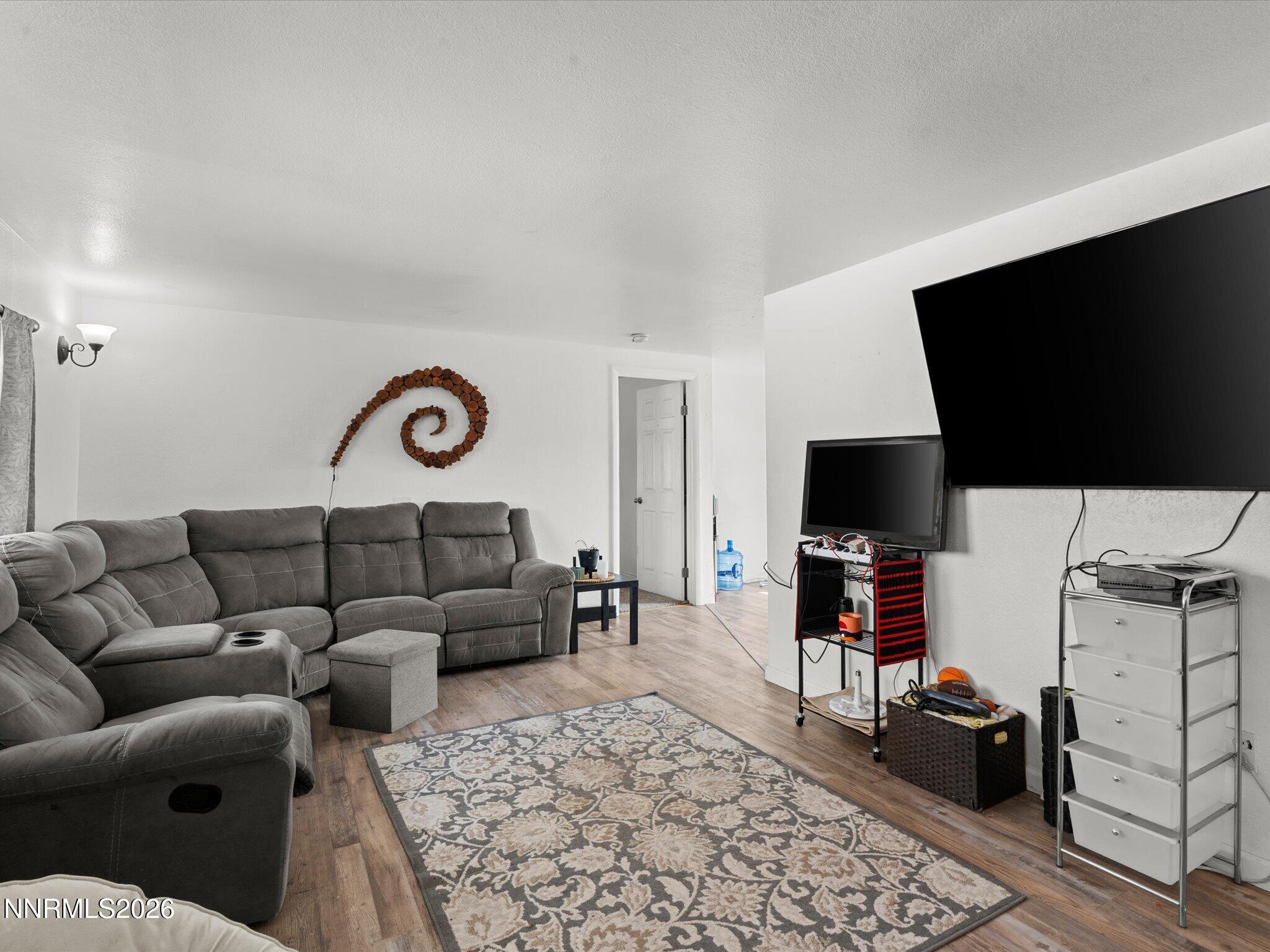 3320 Della Circle Property Photo 8