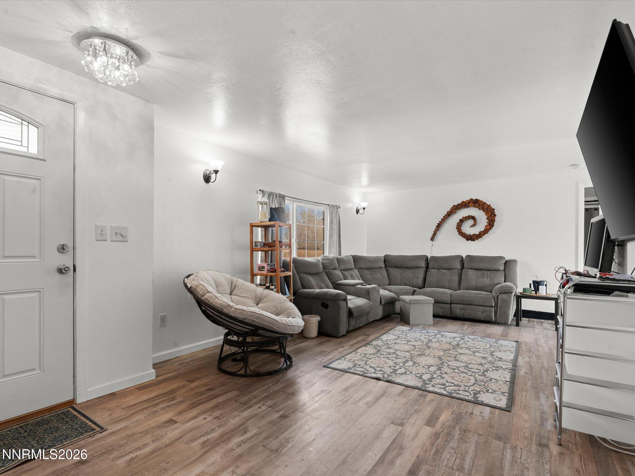 3320 Della Circle Property Photo 9