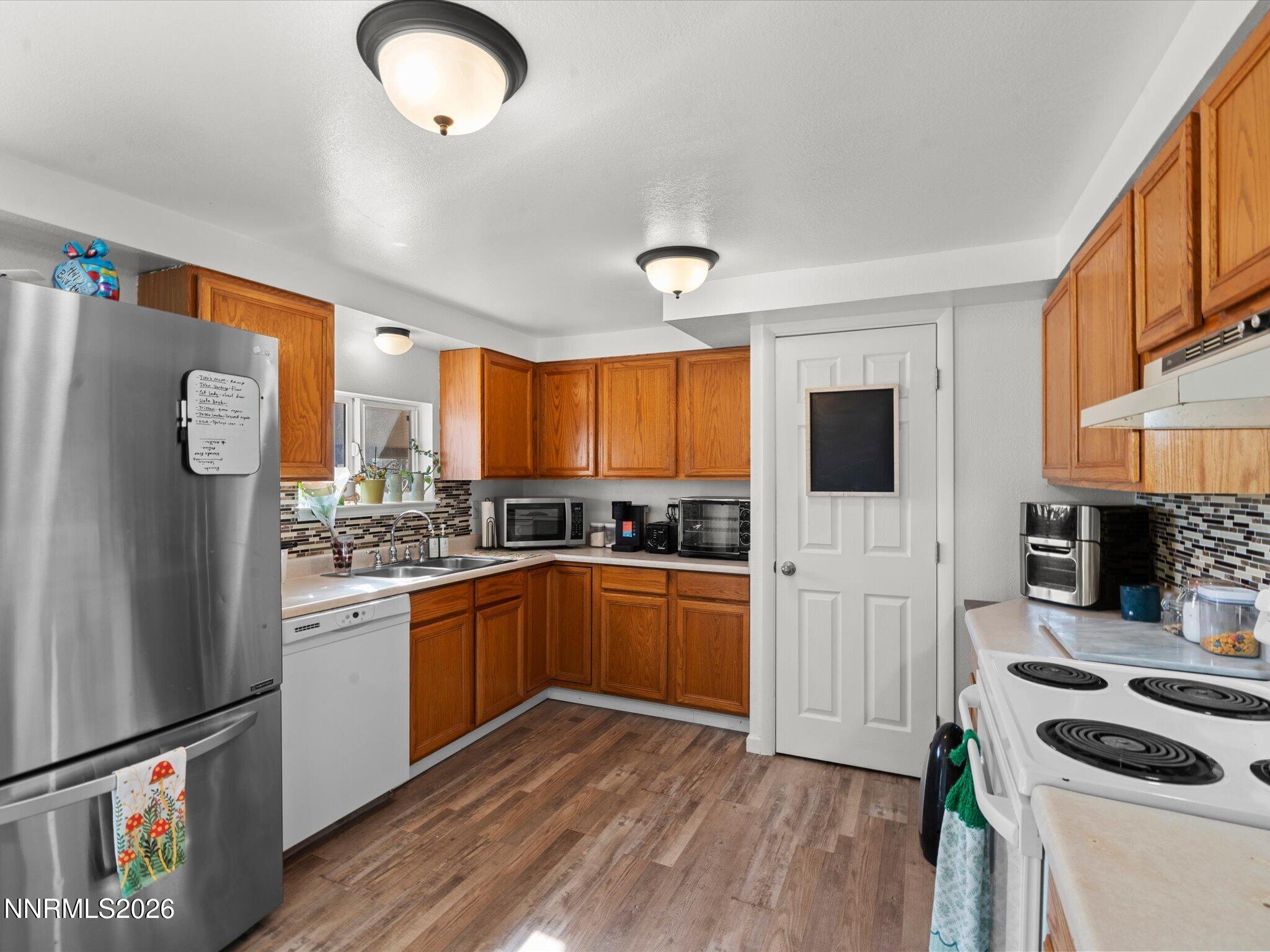3320 Della Circle Property Photo 11