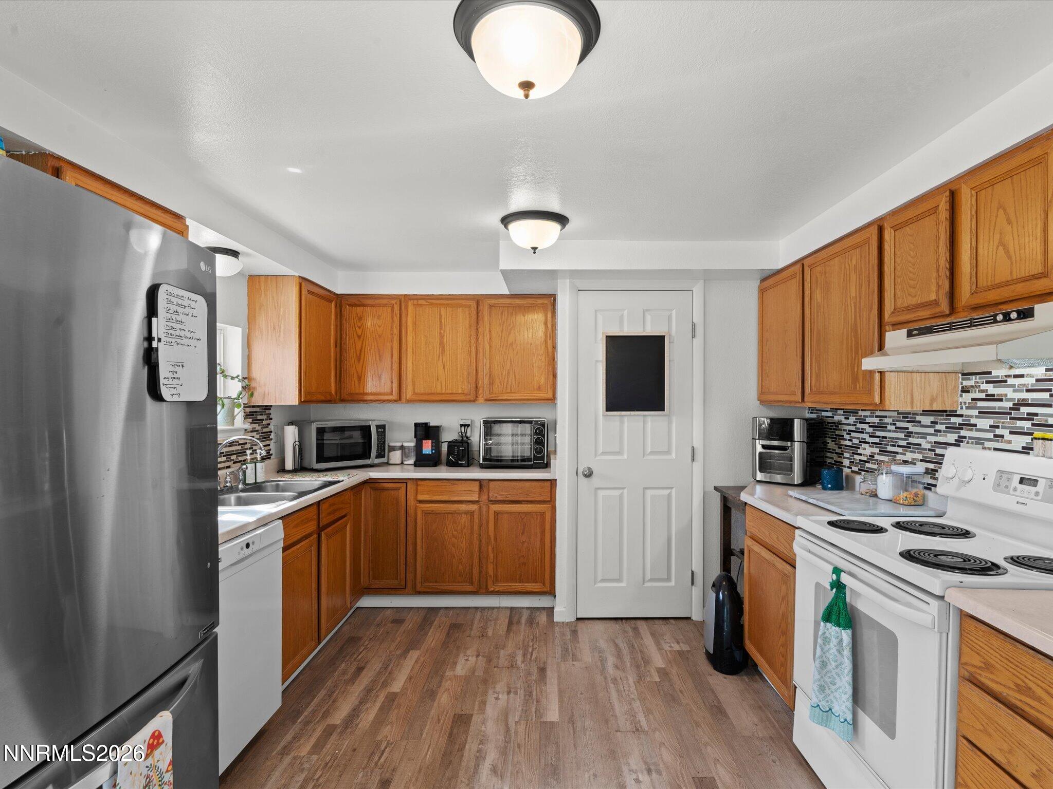 3320 Della Circle Property Photo 12