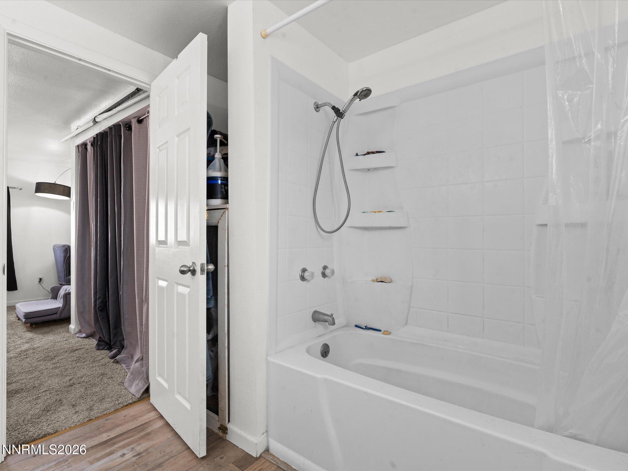 3320 Della Circle Property Photo 18