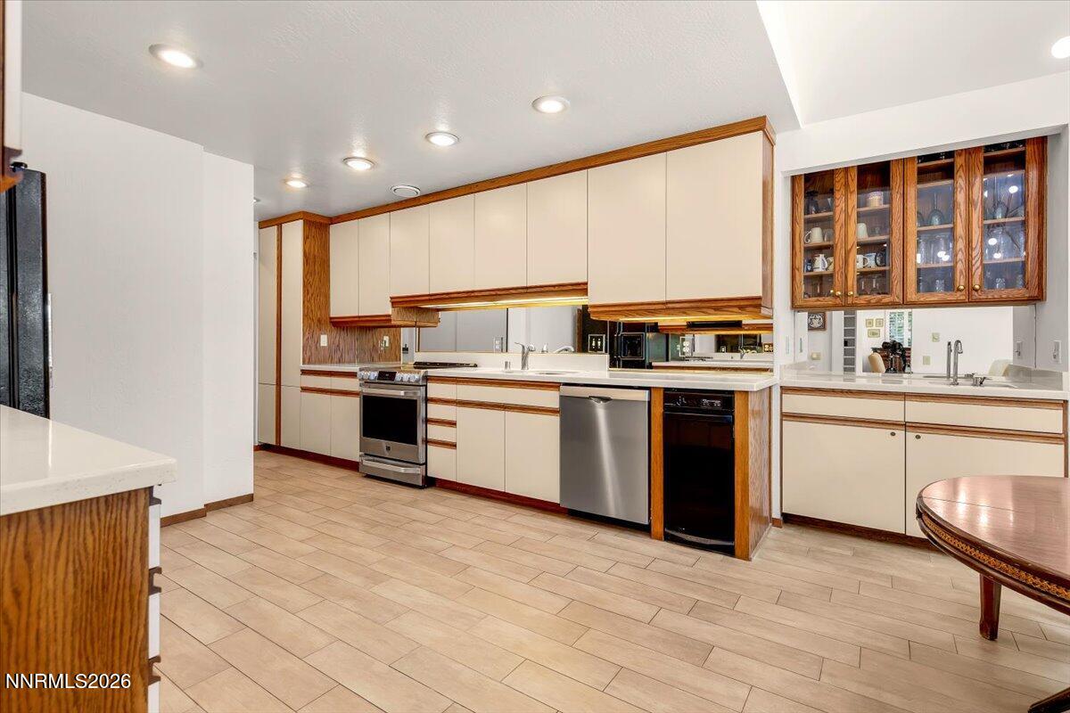 100 Moore Lane Property Photo 16