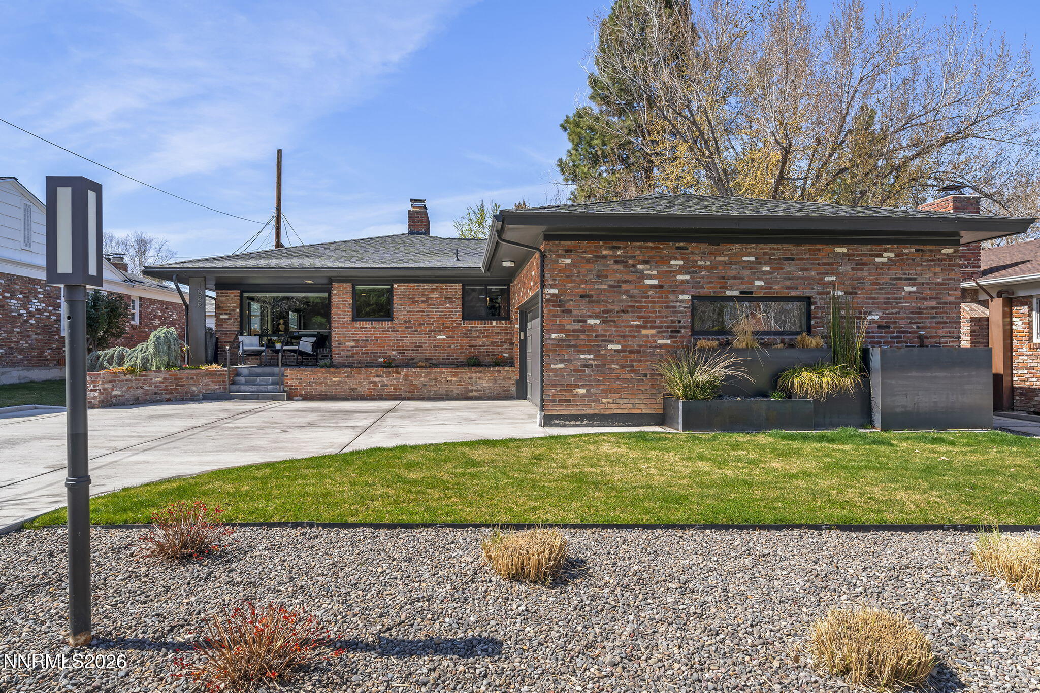 1085 Sharon Way Property Photo 1