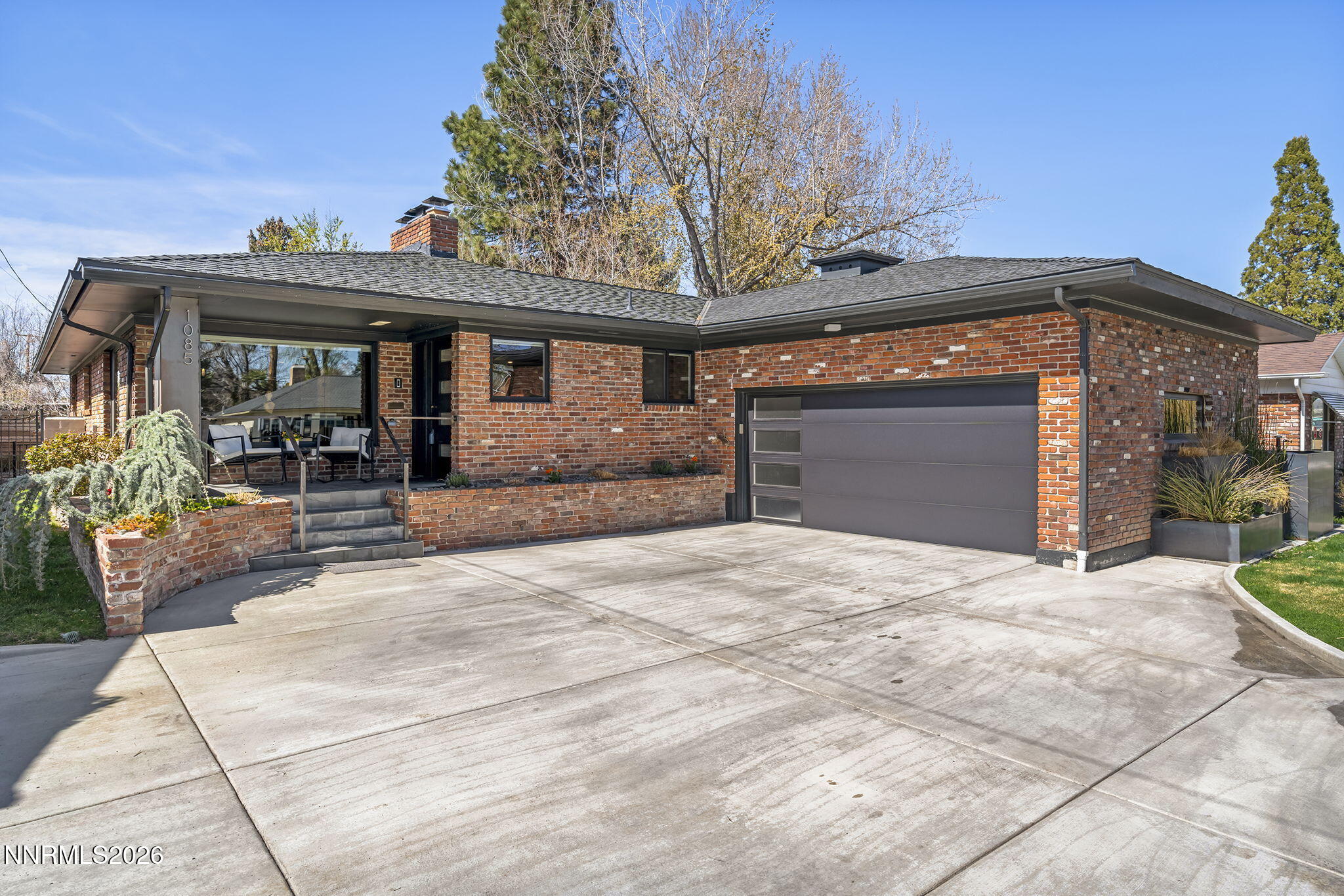 1085 Sharon Way Property Photo 3