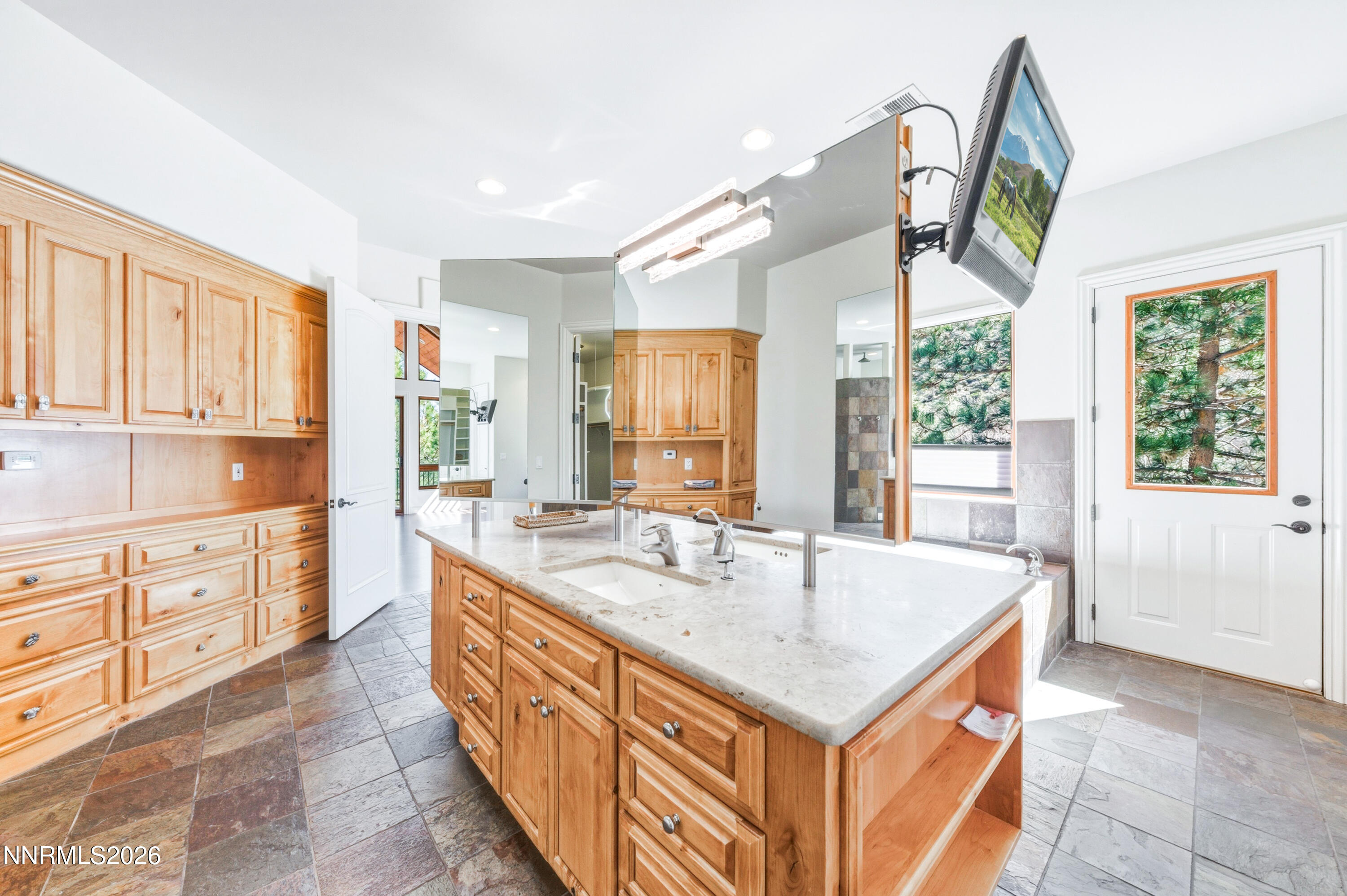 7450 Bryan Canyon Road Property Photo 15