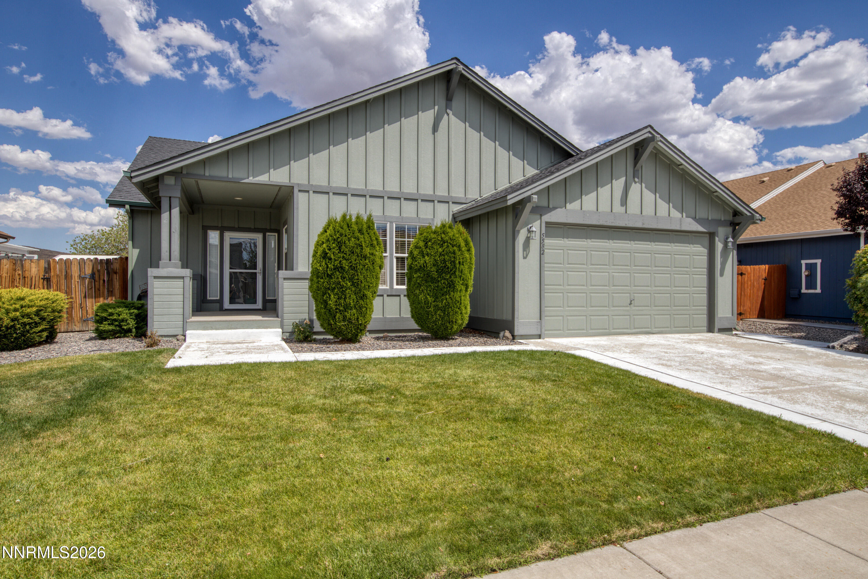 5582 Knoll View Way Property Photo 1