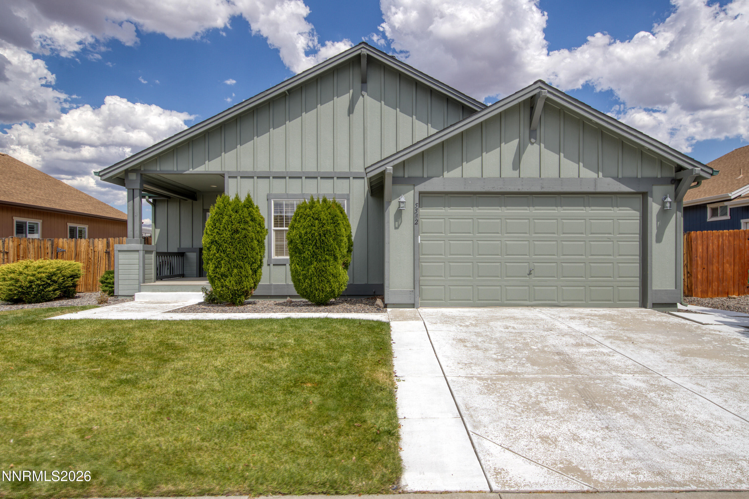5582 Knoll View Way Property Photo 2
