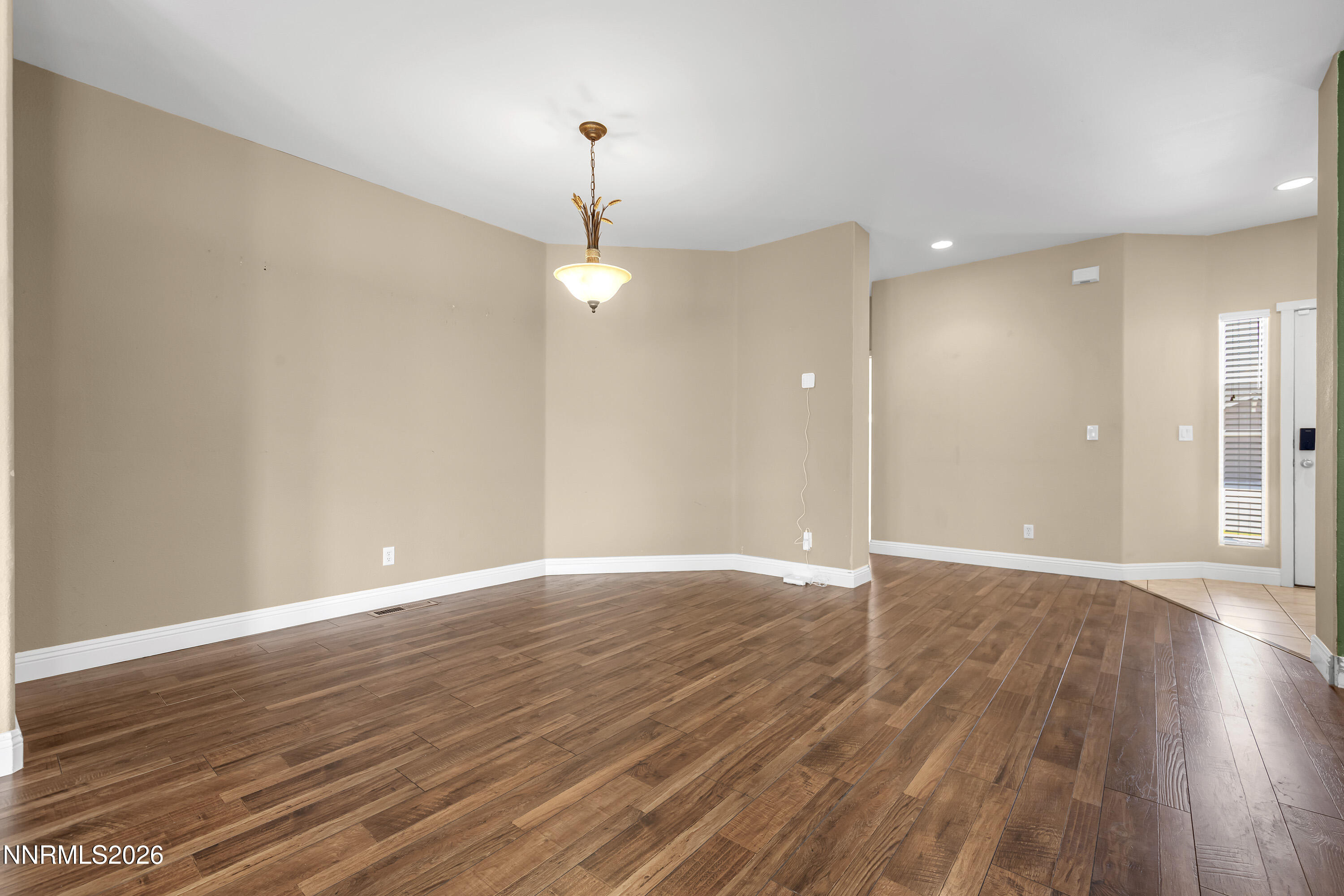 5582 Knoll View Way Property Photo 4