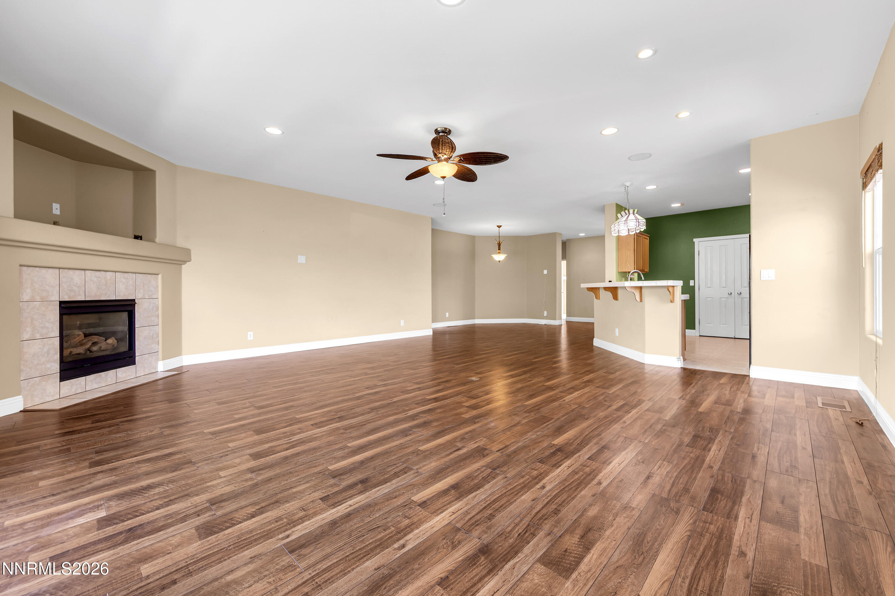 5582 Knoll View Way Property Photo 6