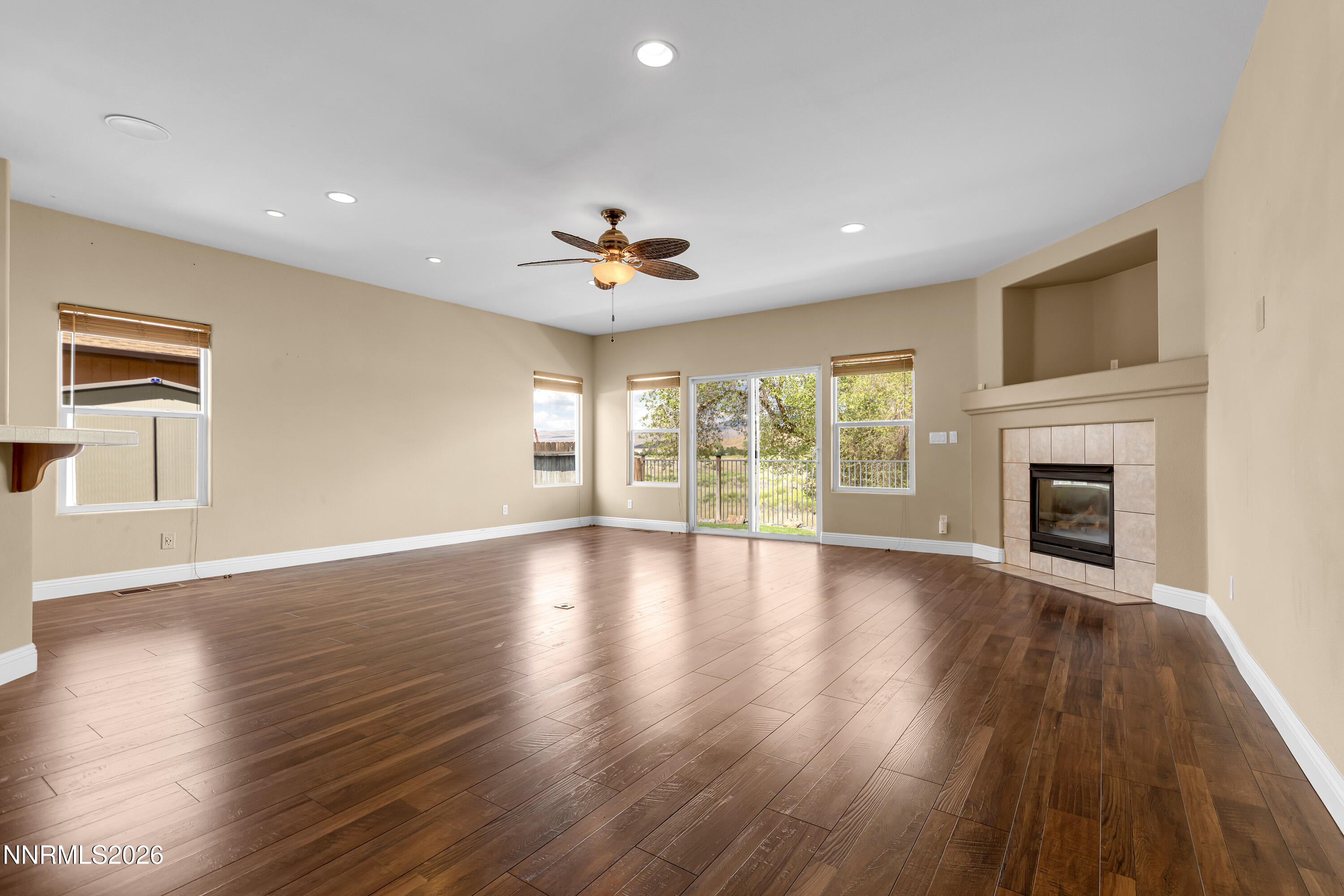 5582 Knoll View Way Property Photo 10
