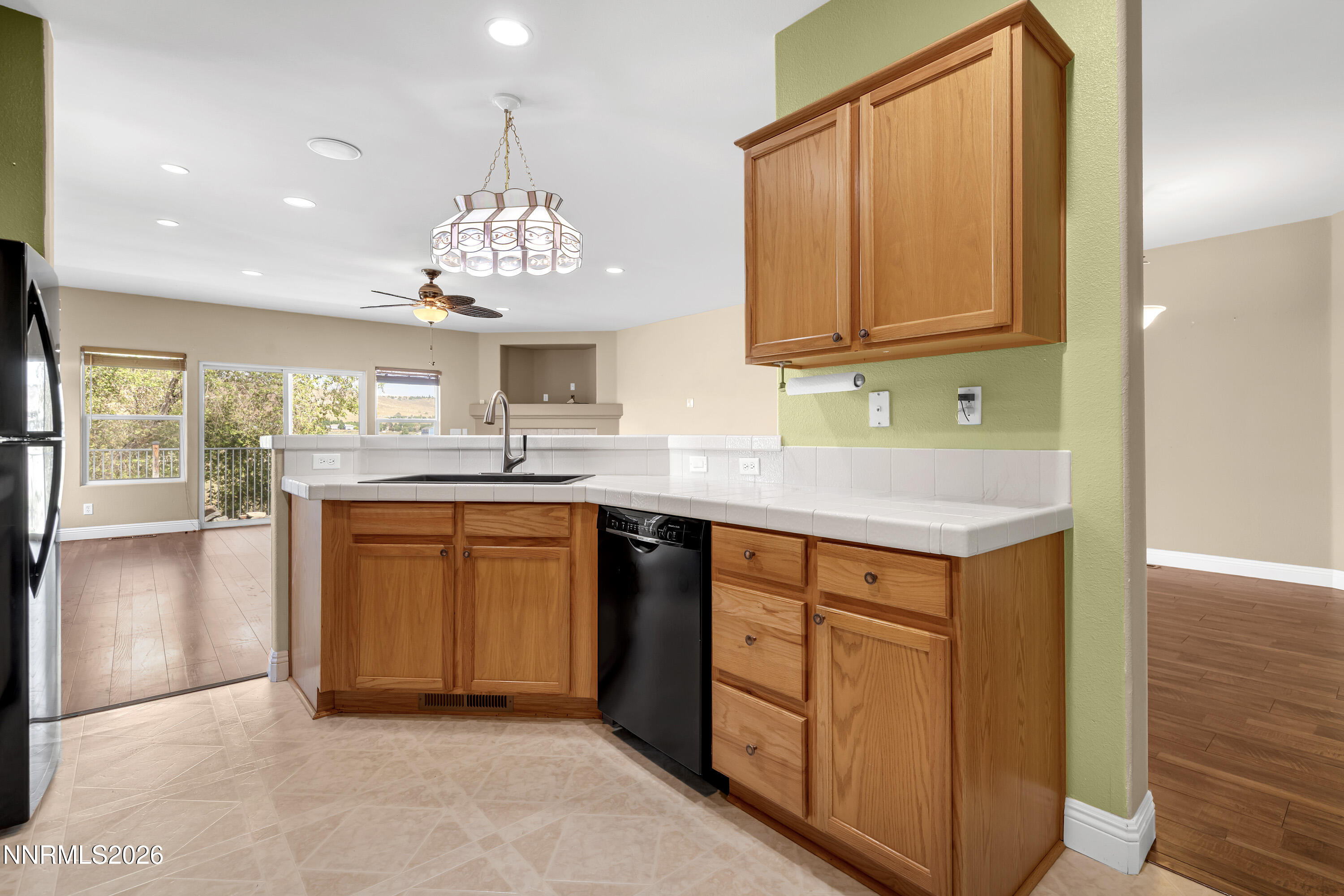 5582 Knoll View Way Property Photo 12