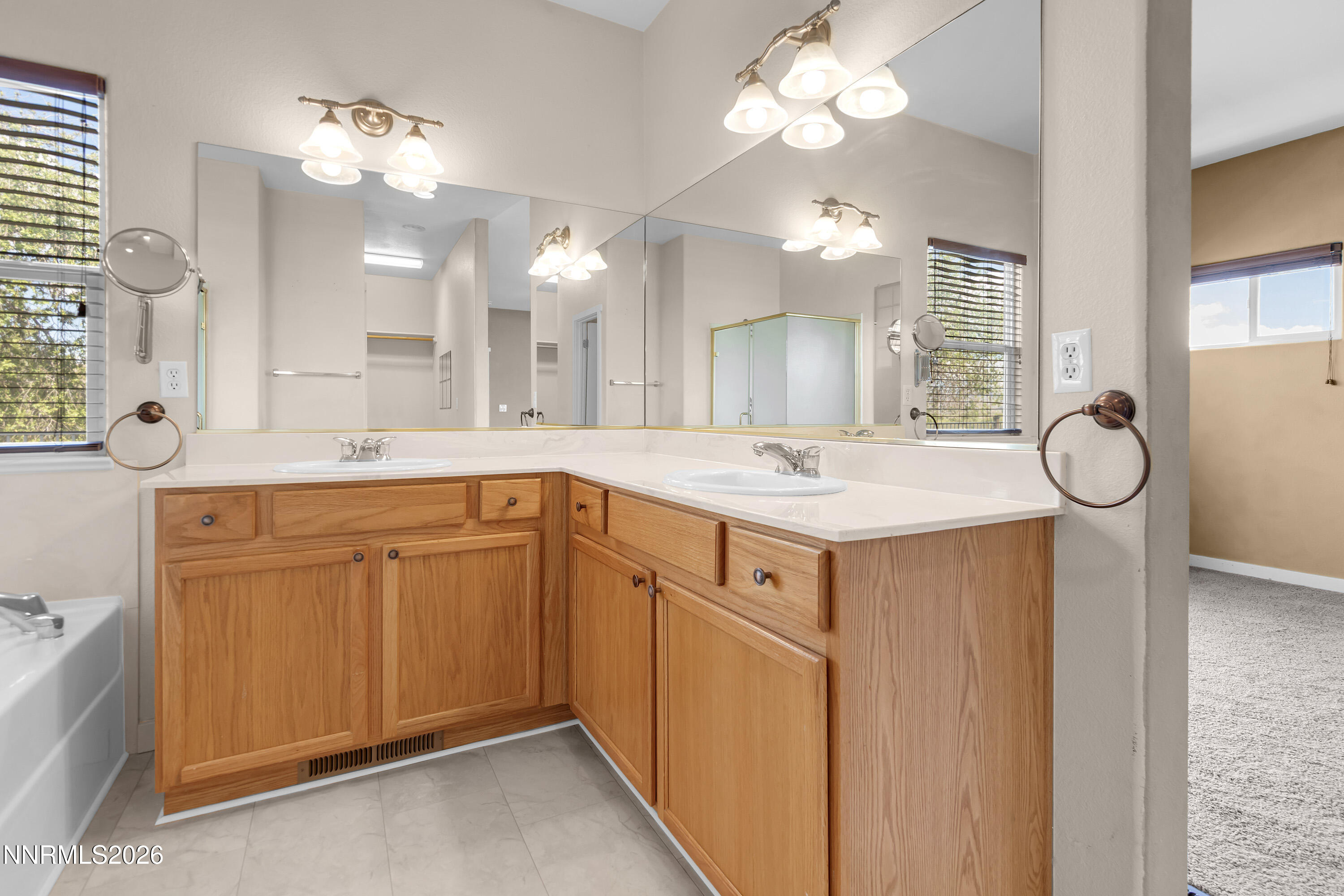5582 Knoll View Way Property Photo 17