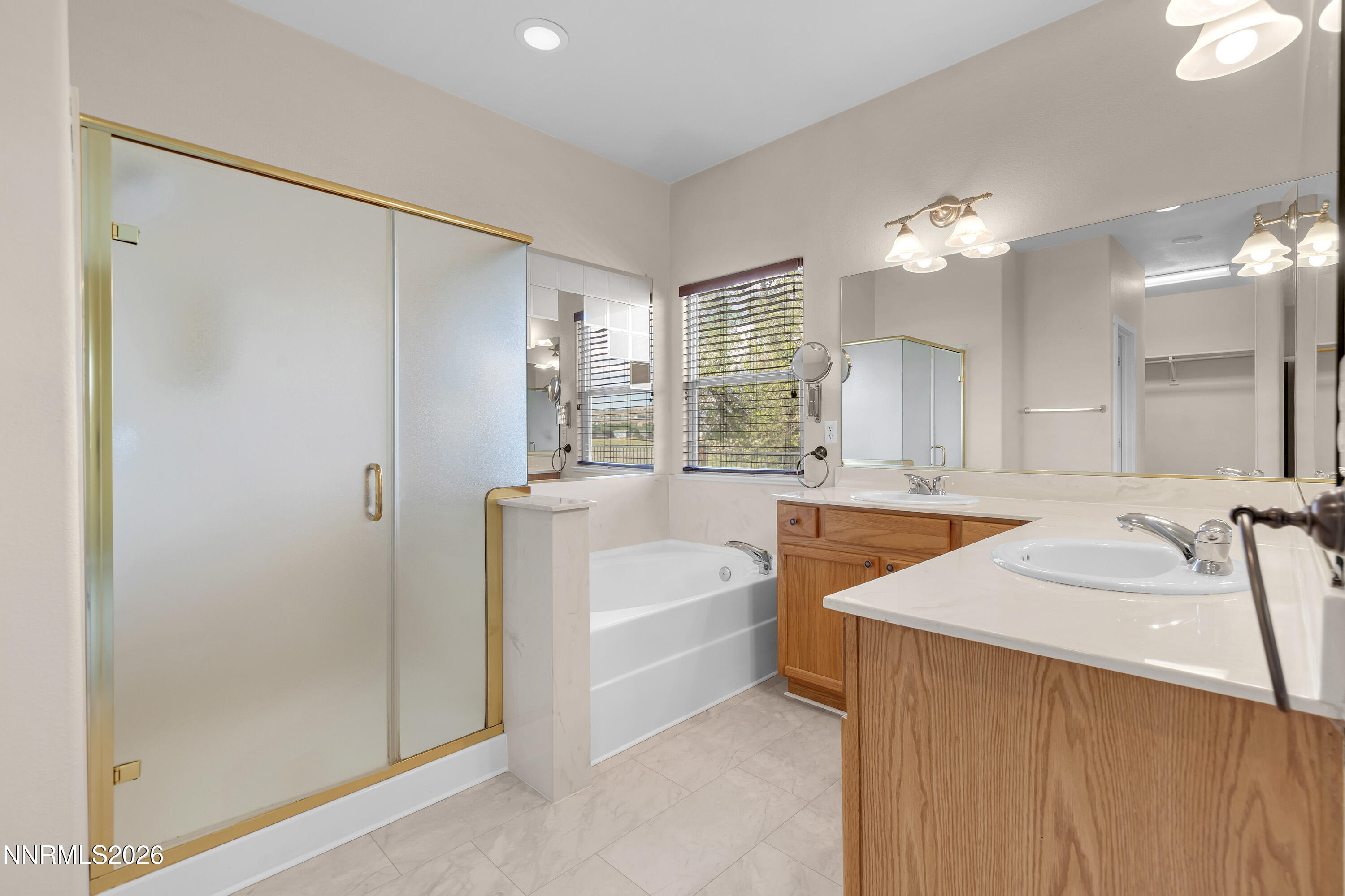 5582 Knoll View Way Property Photo 18