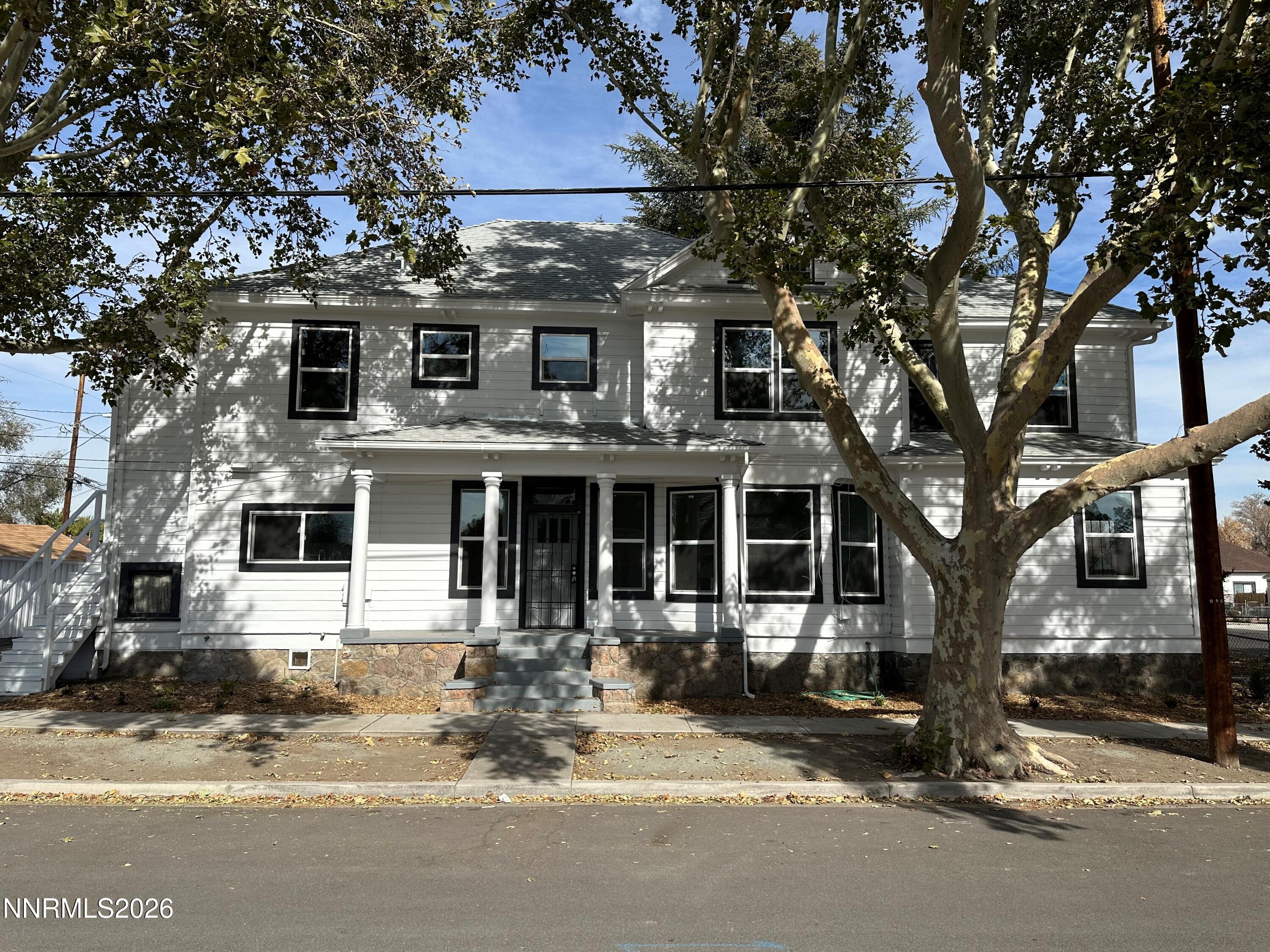 401 6th Street Property Photo 1