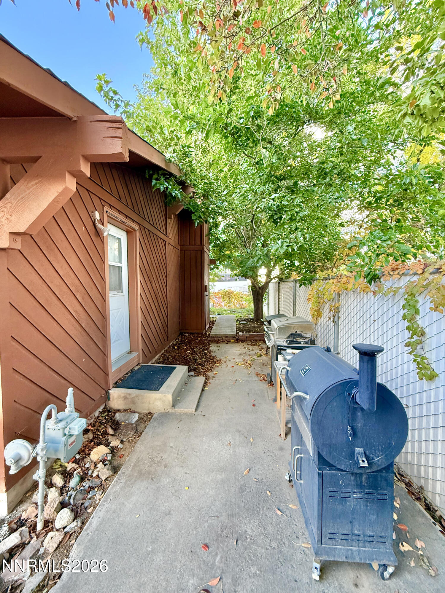 308 E 2nd Street Property Photo 7