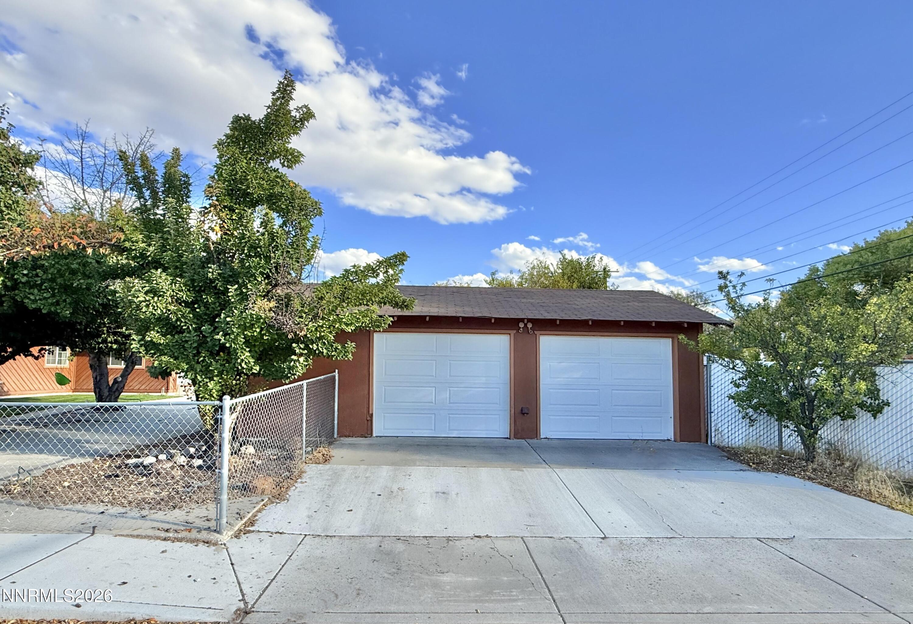 308 E 2nd Street Property Photo 14