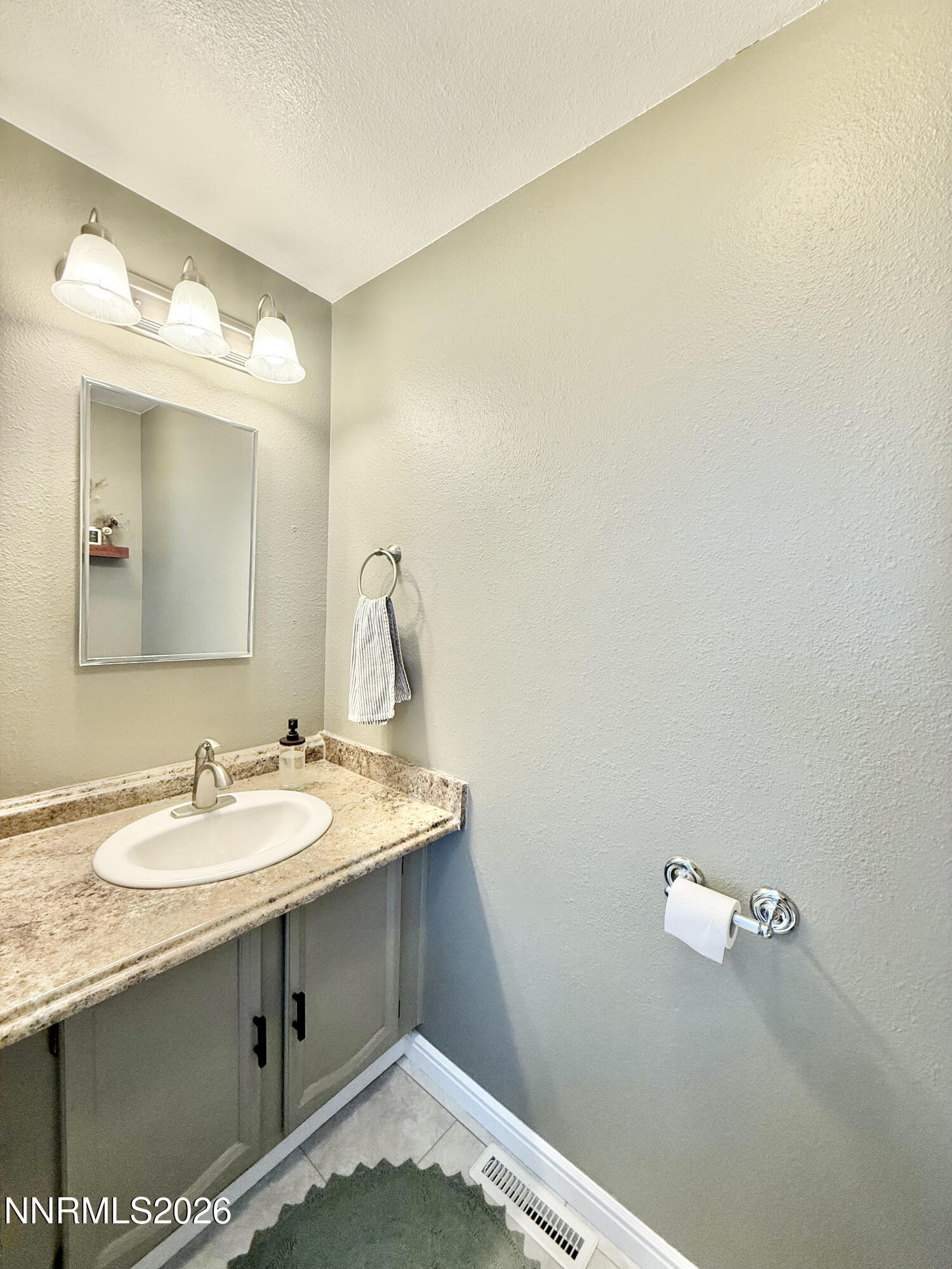 308 E 2nd Street Property Photo 37