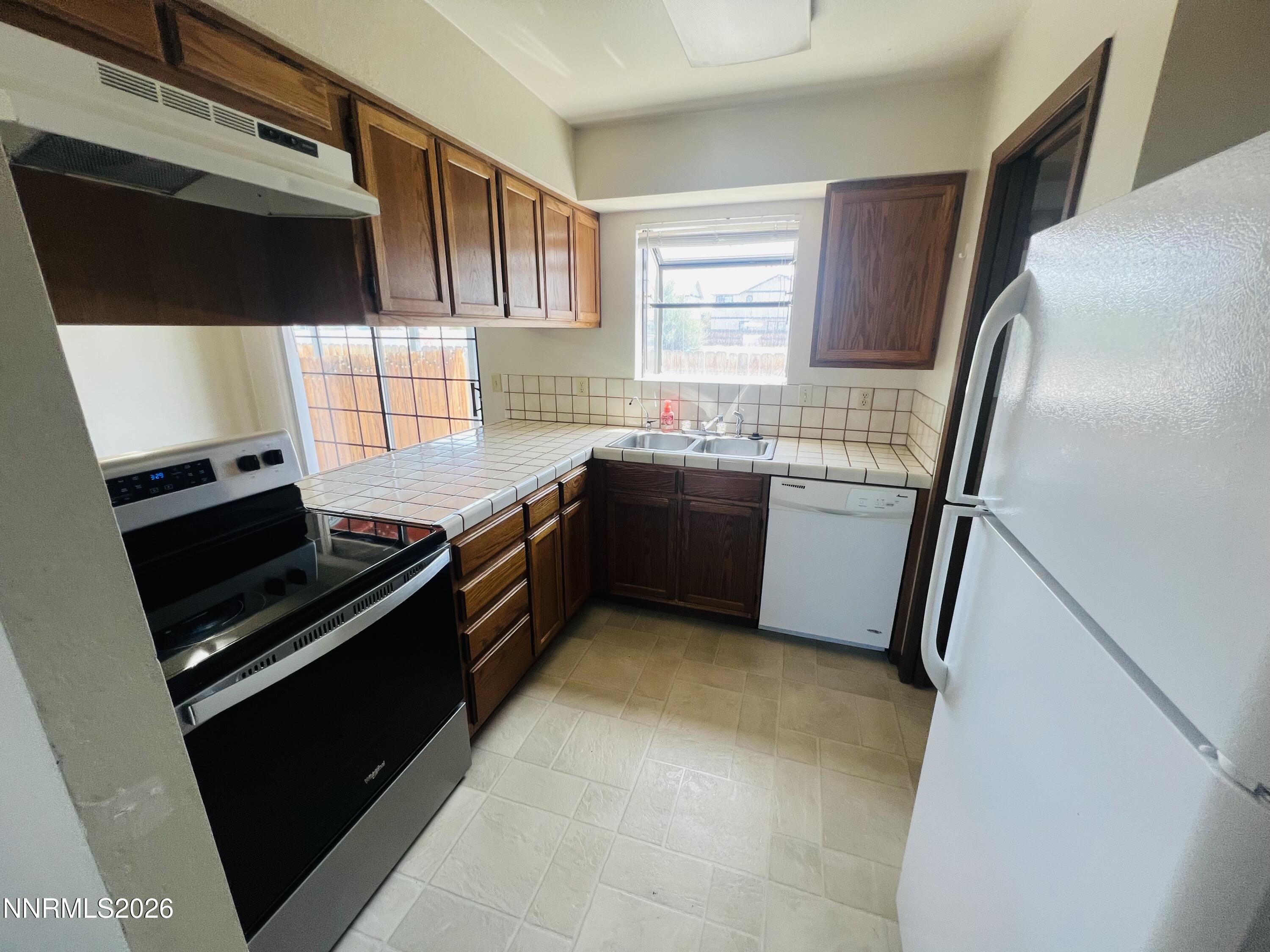 861 W Center Street Property Photo 4