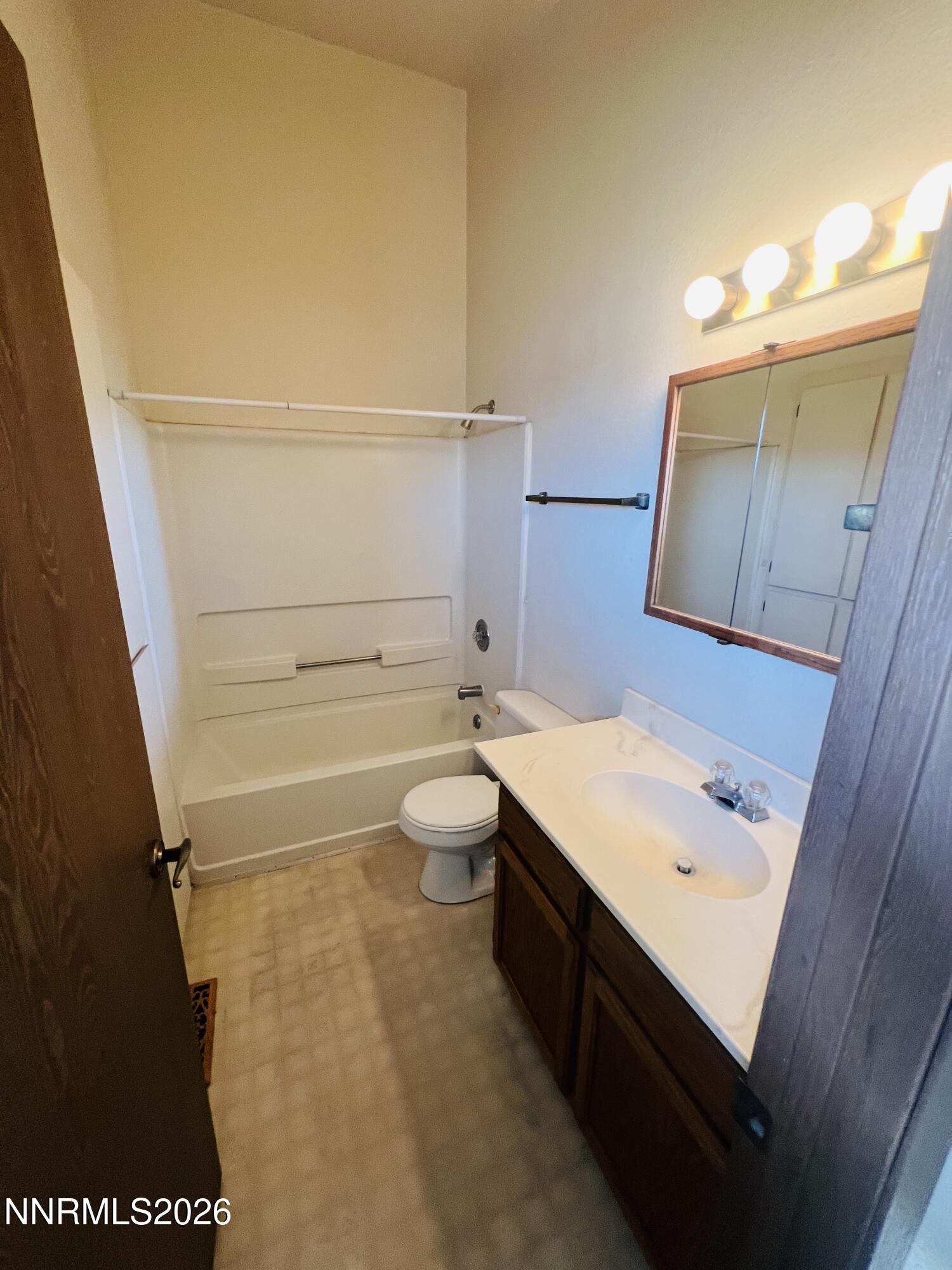 861 W Center Street Property Photo 8