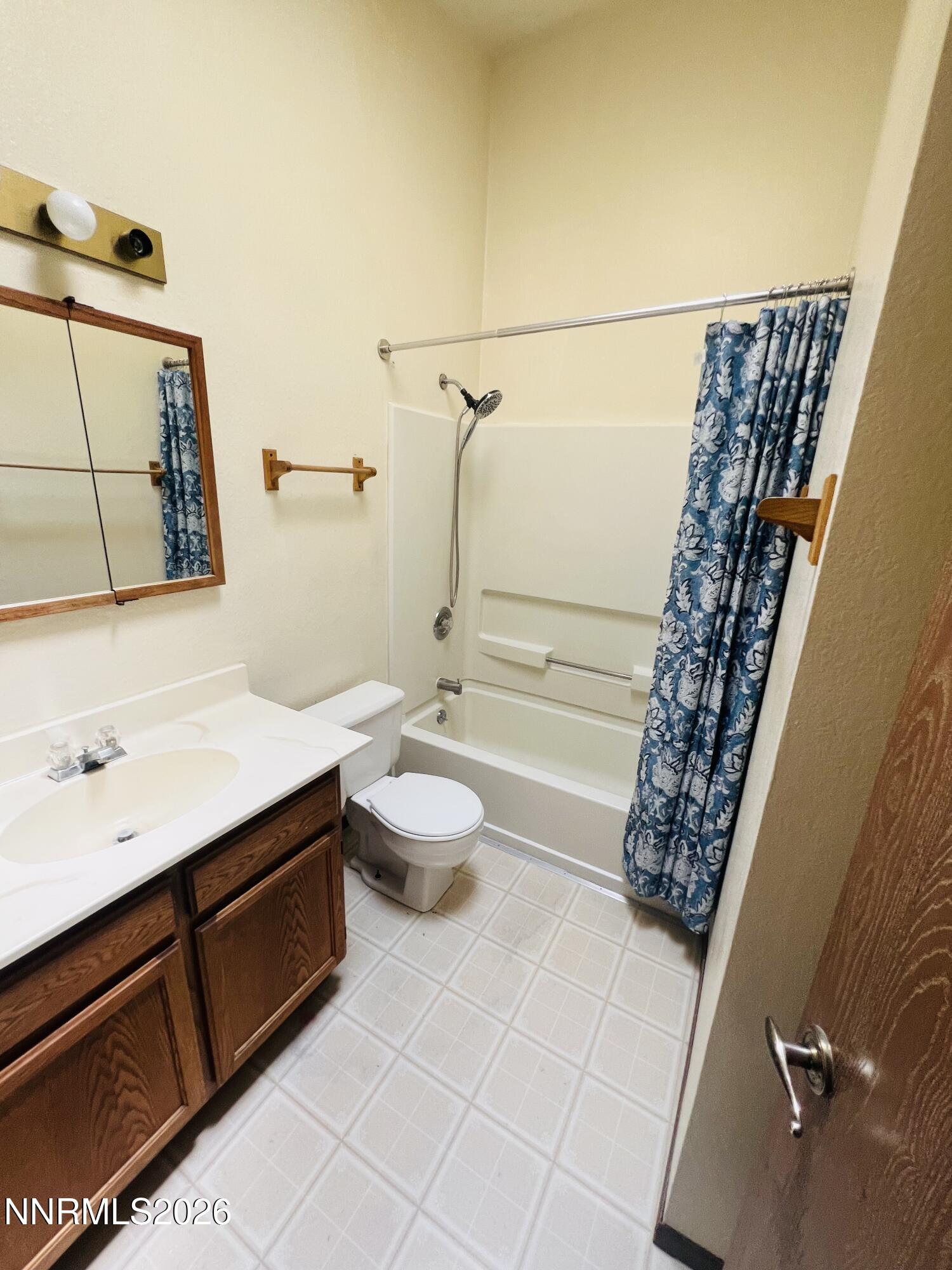 861 W Center Street Property Photo 9